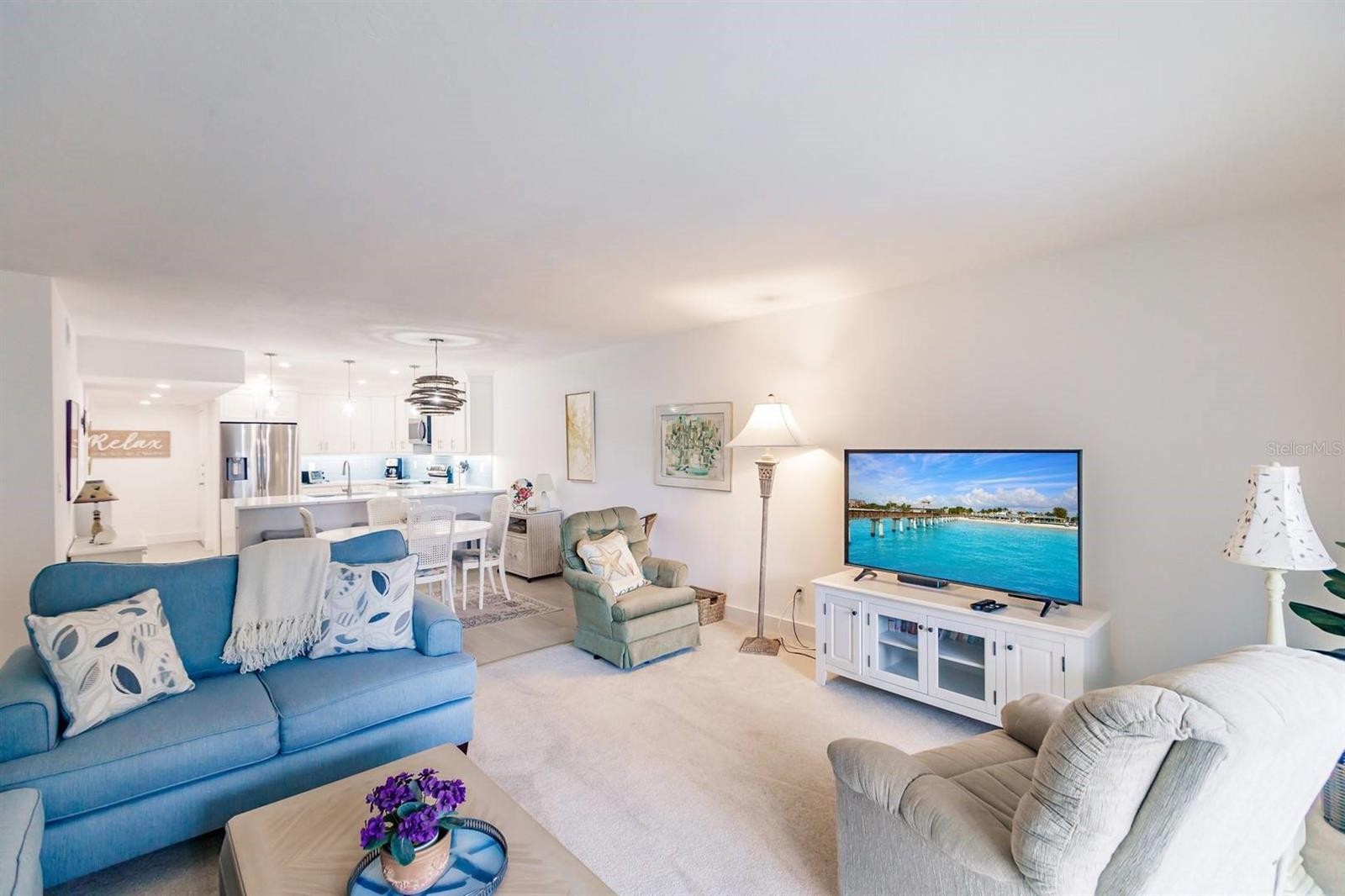 1055 W PEPPERTREE DR #207AA