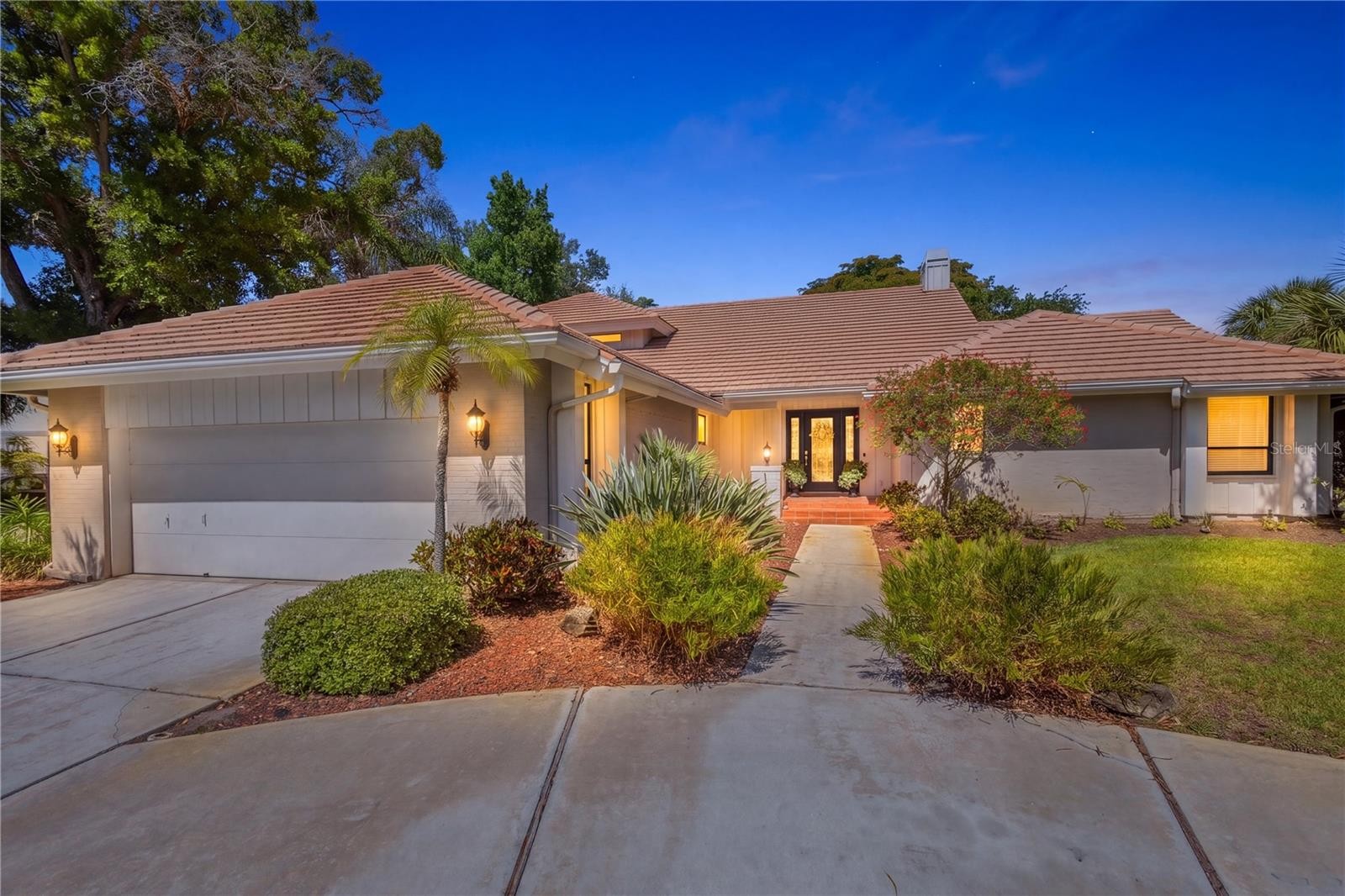 4937 LANDINGS CT
