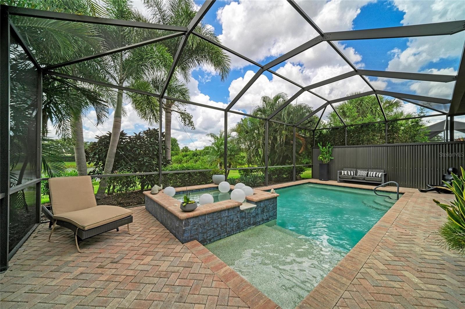 10121 MARBELLA DR