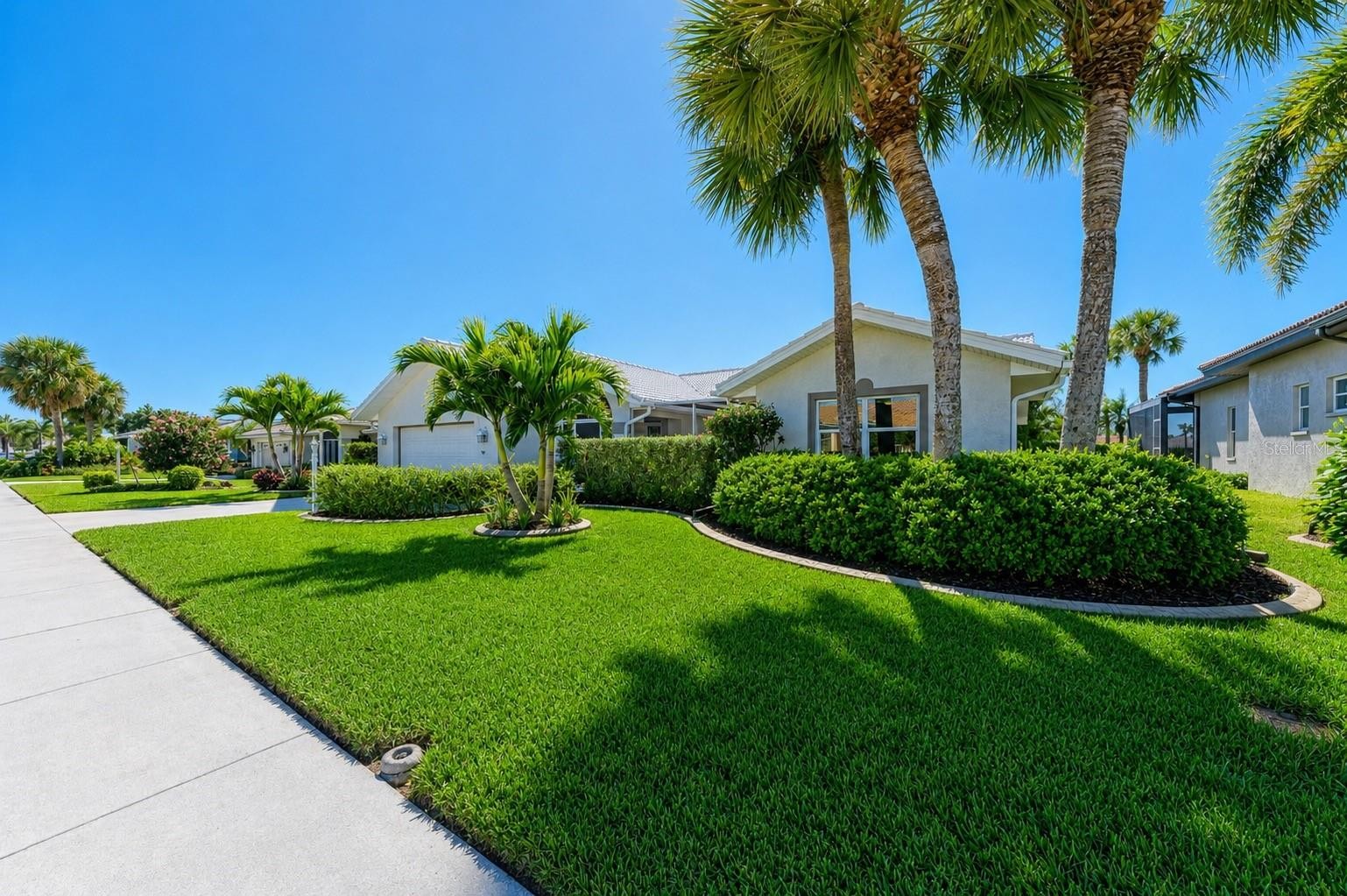 1679 VALLEY DR