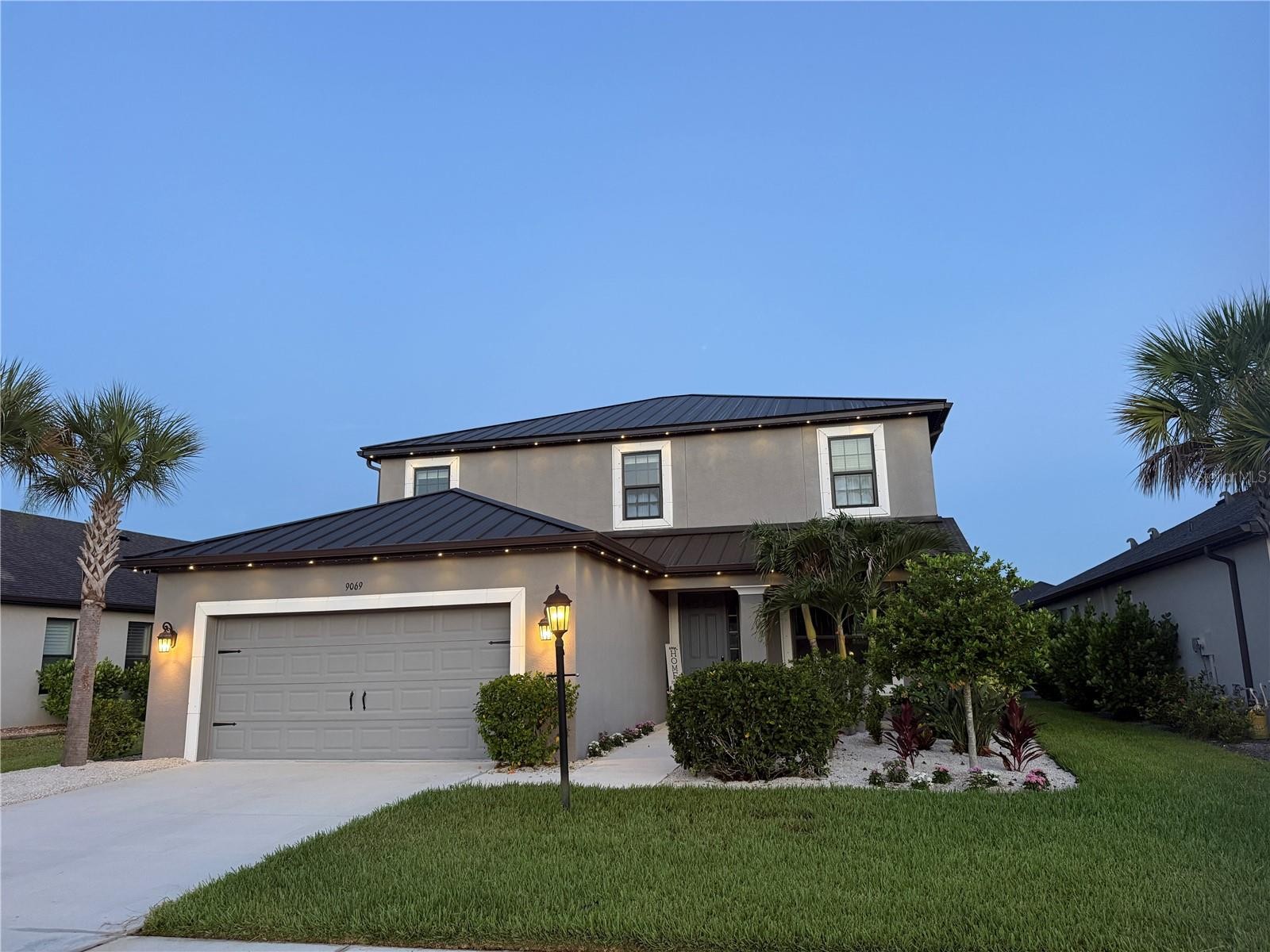 9069 LUNA LN