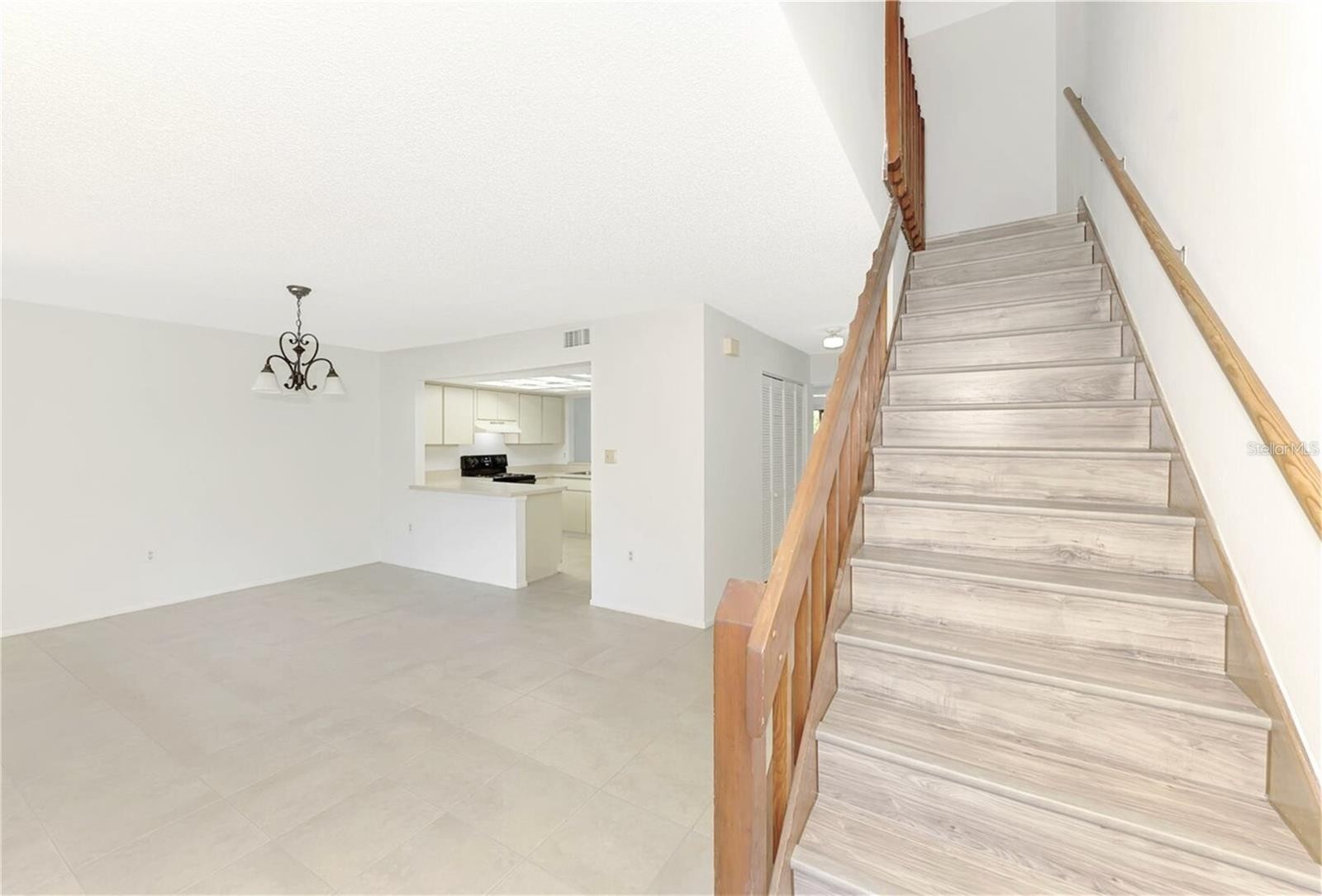 935 SUNRIDGE WAY #B4