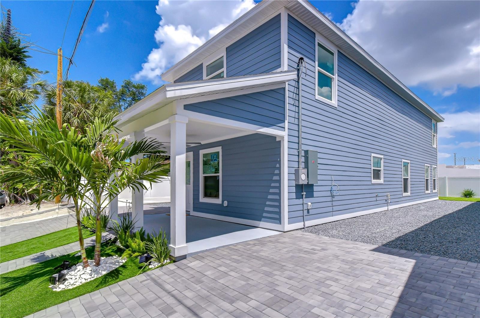 222 8TH AVENUE DR W
