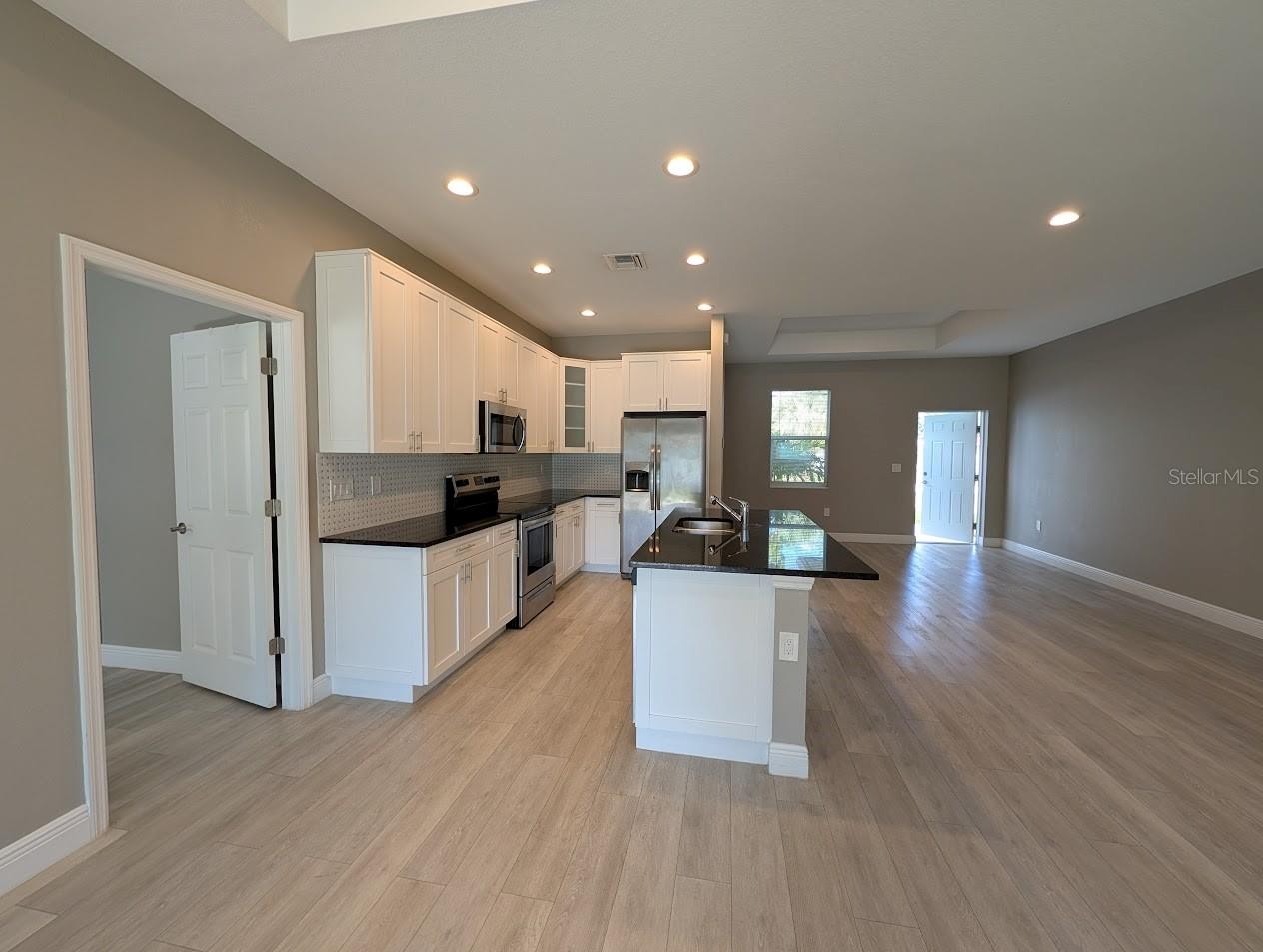 1643 JEANNIN DR