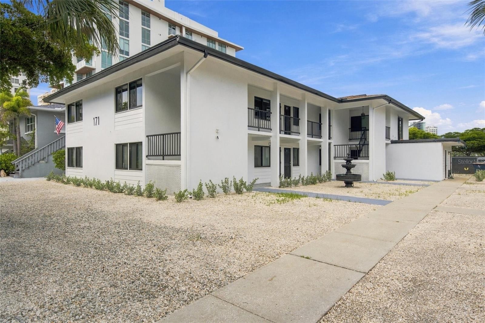171 GOLDEN GATE PT