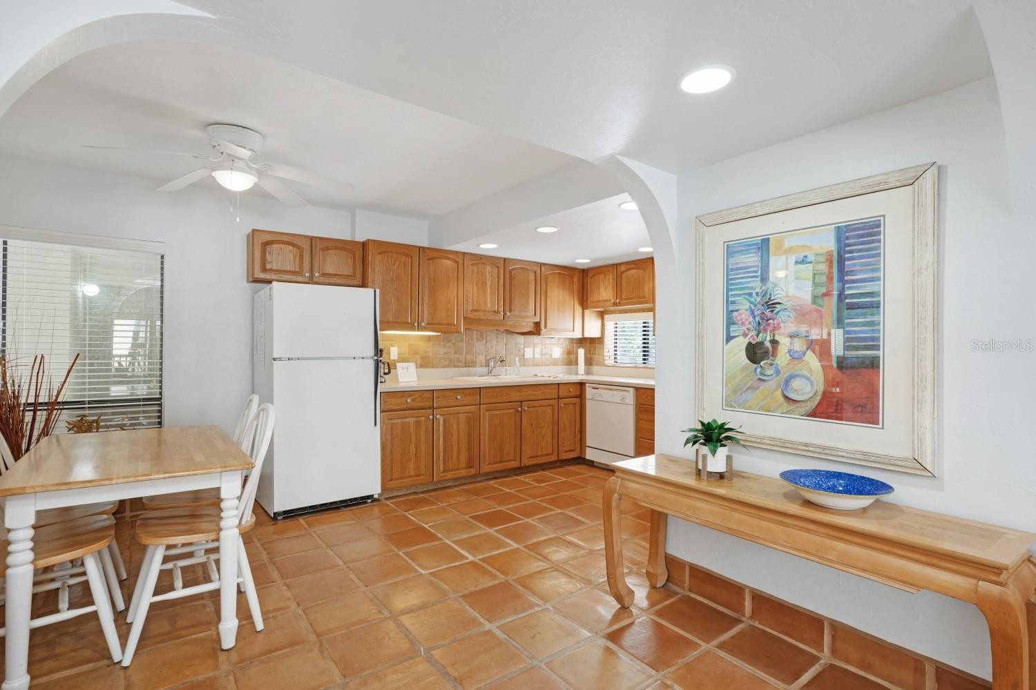 6157 MIDNIGHT PASS RD #E22