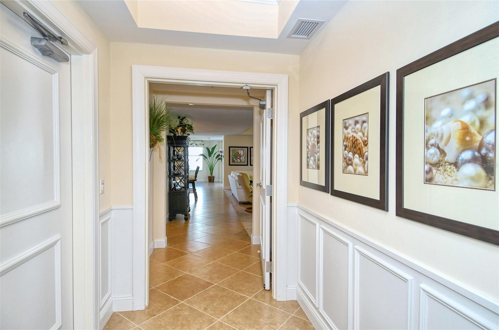 1660 SUMMERHOUSE LN #301