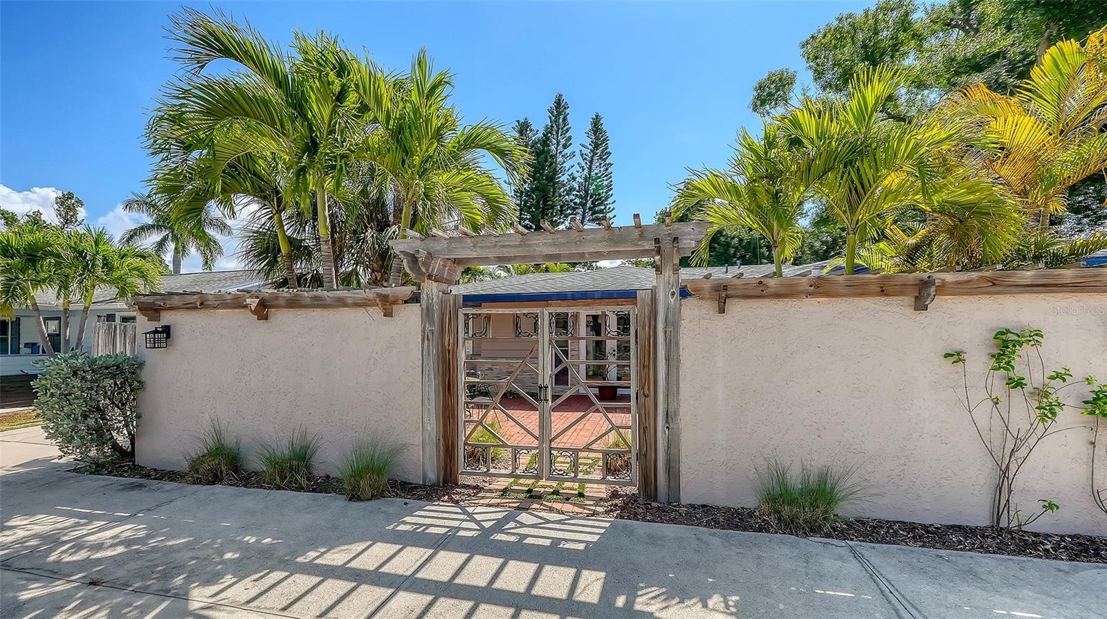 1127 S OSPREY AVE