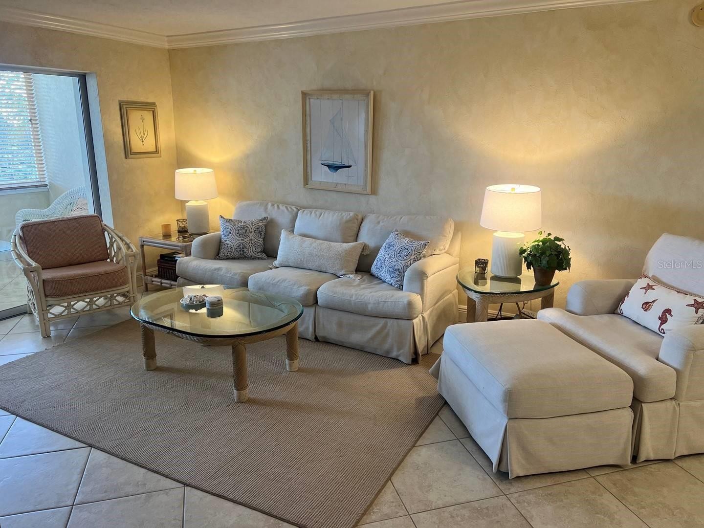 1125 W PEPPERTREE DR #202