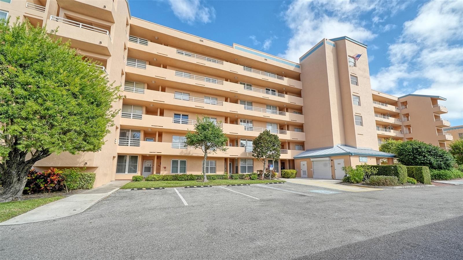 4550 PINEBROOK CIR #203