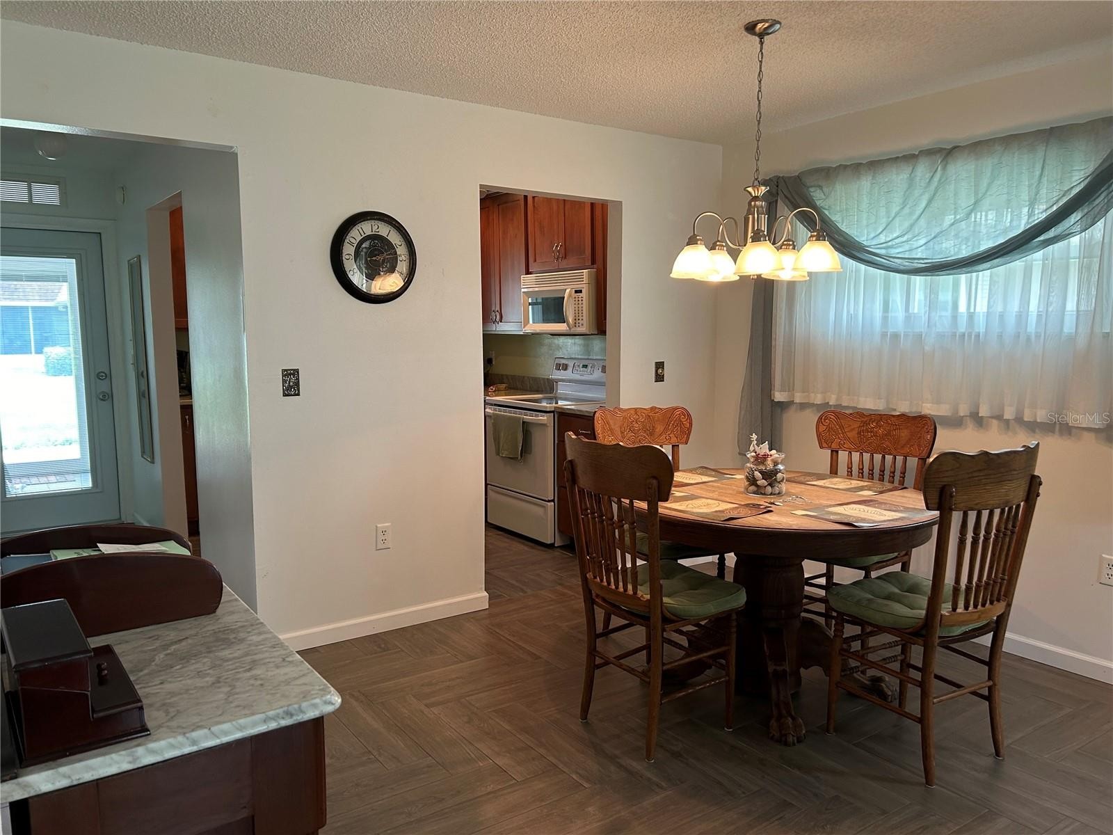 1359 GLENDALE CIR W #214