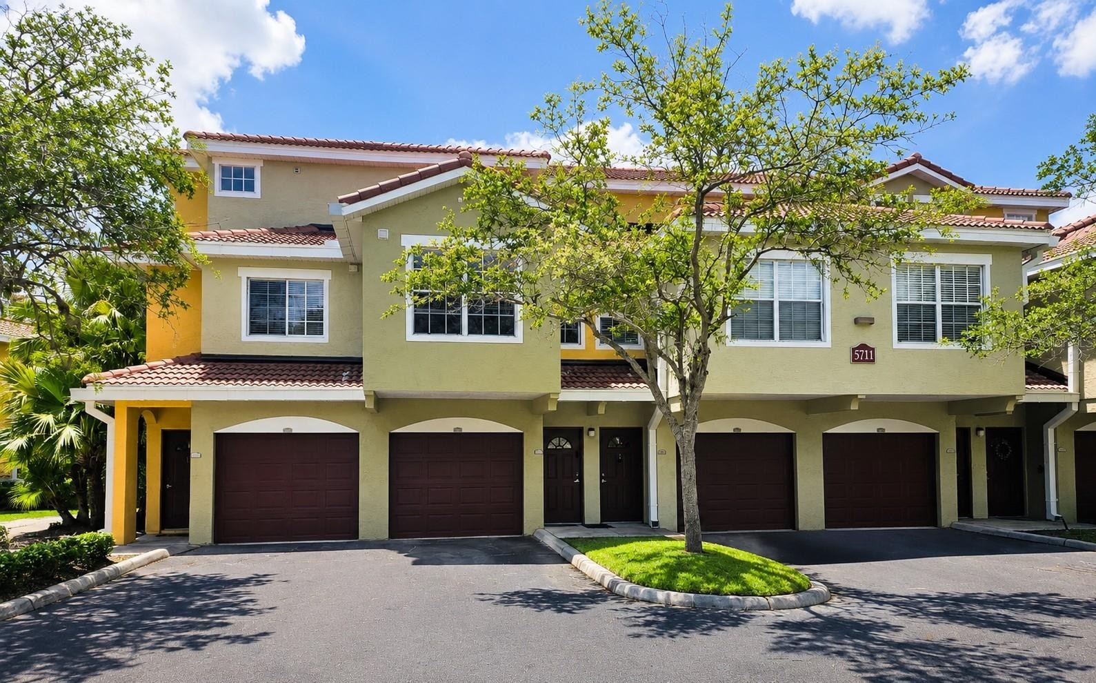 5711 BENTGRASS DR #19-203