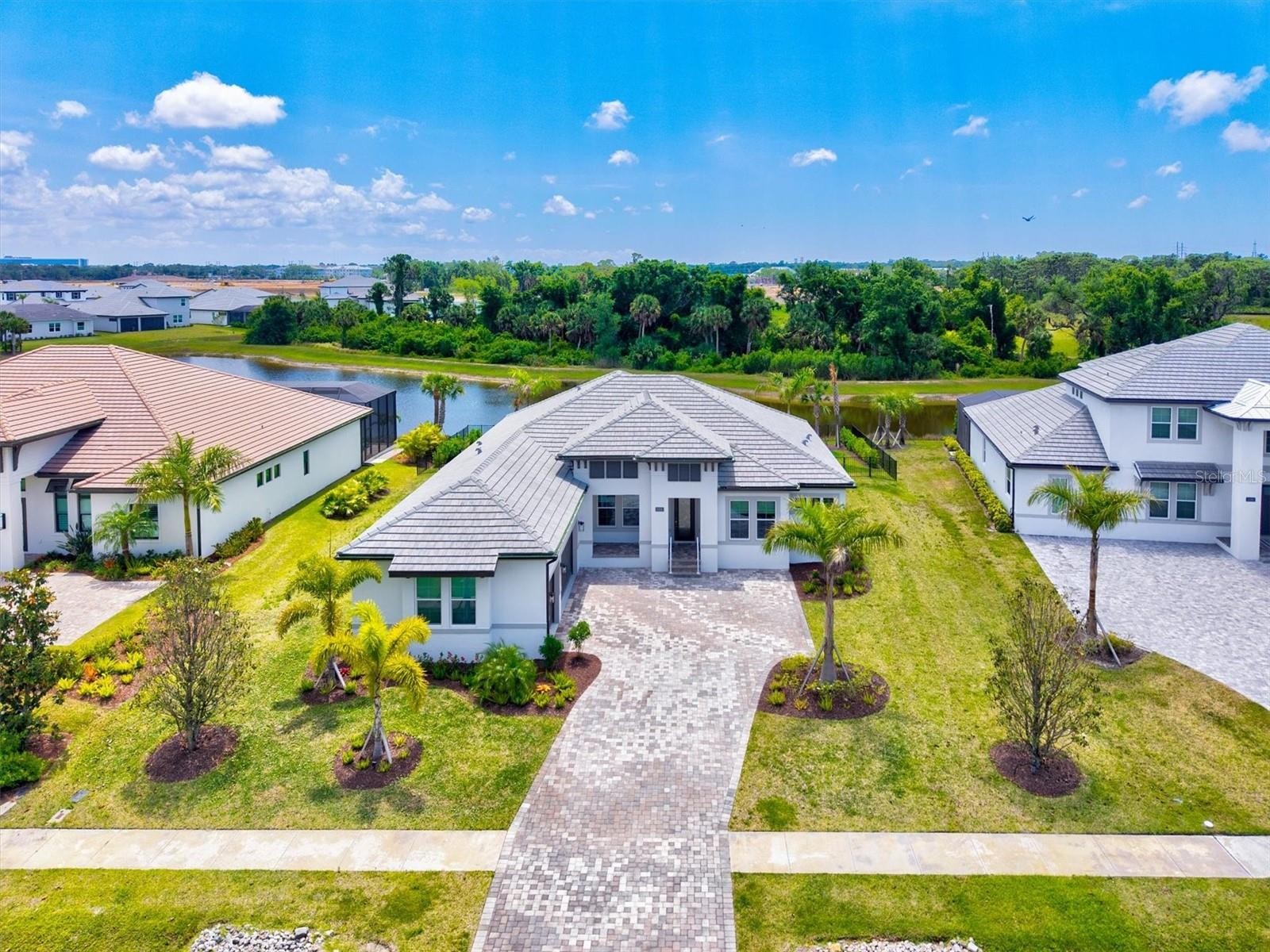 1154 KINGS WAY DR
