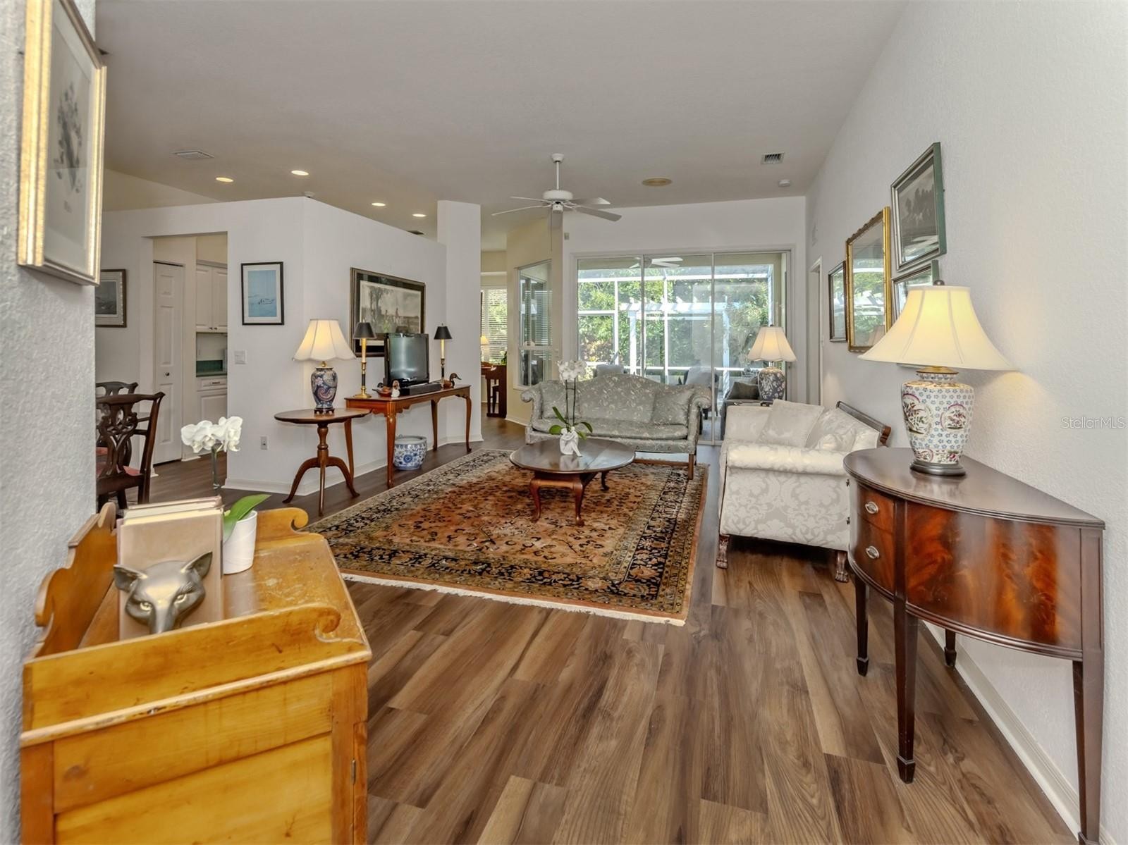 554 FALLBROOK DR