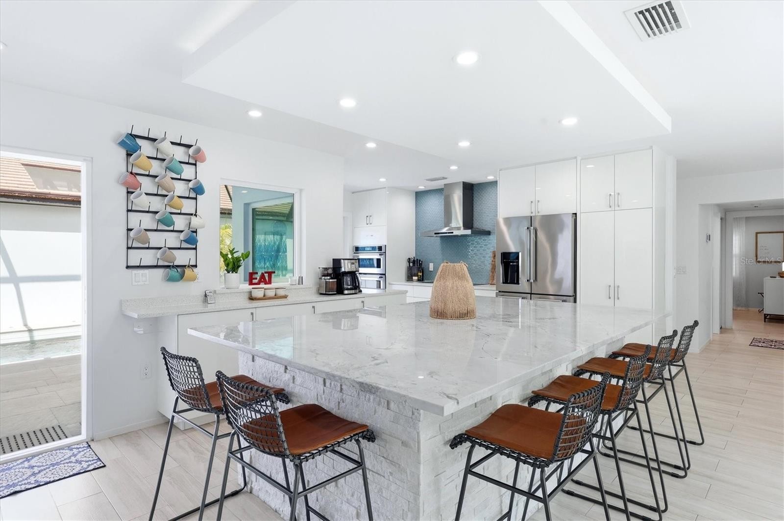 3694 GLEN OAKS MANOR DR
