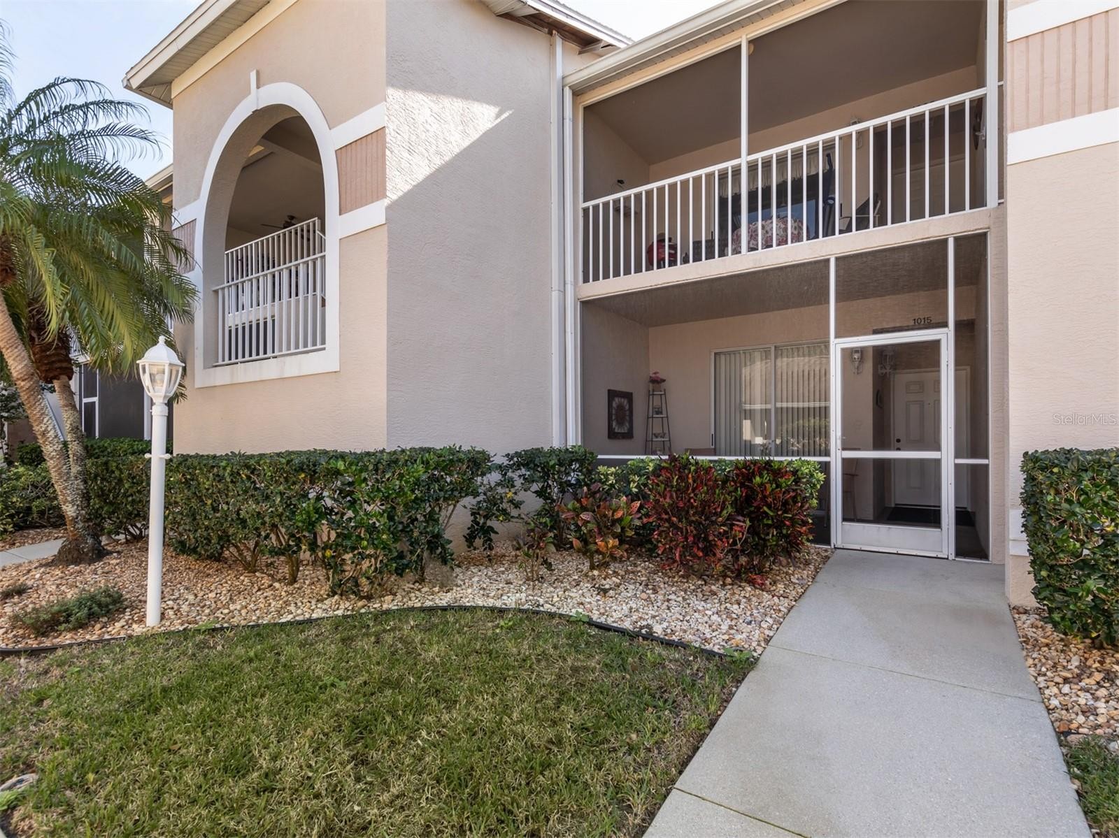 9621 CASTLE POINT DR #1015
