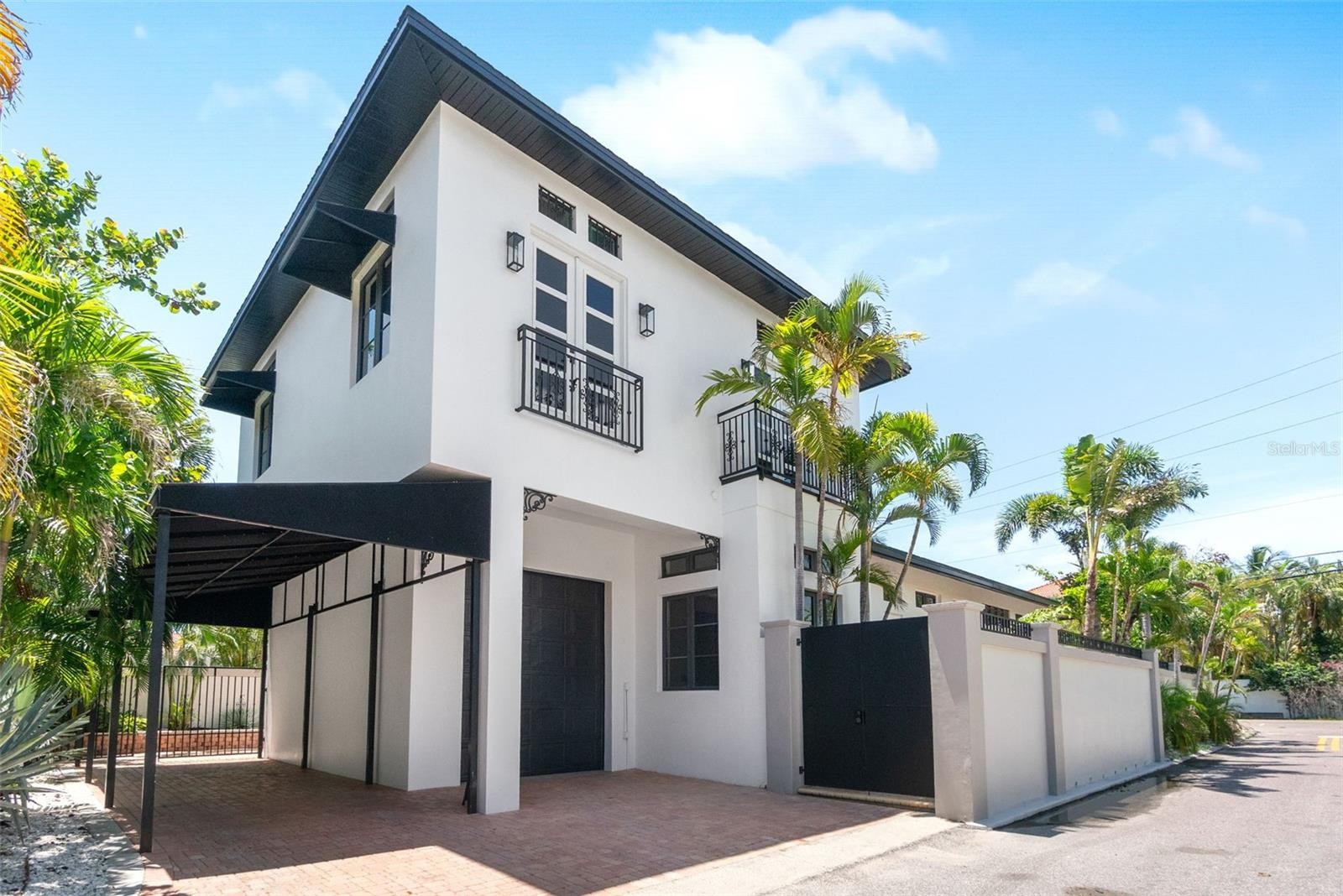 324 SIESTA DR