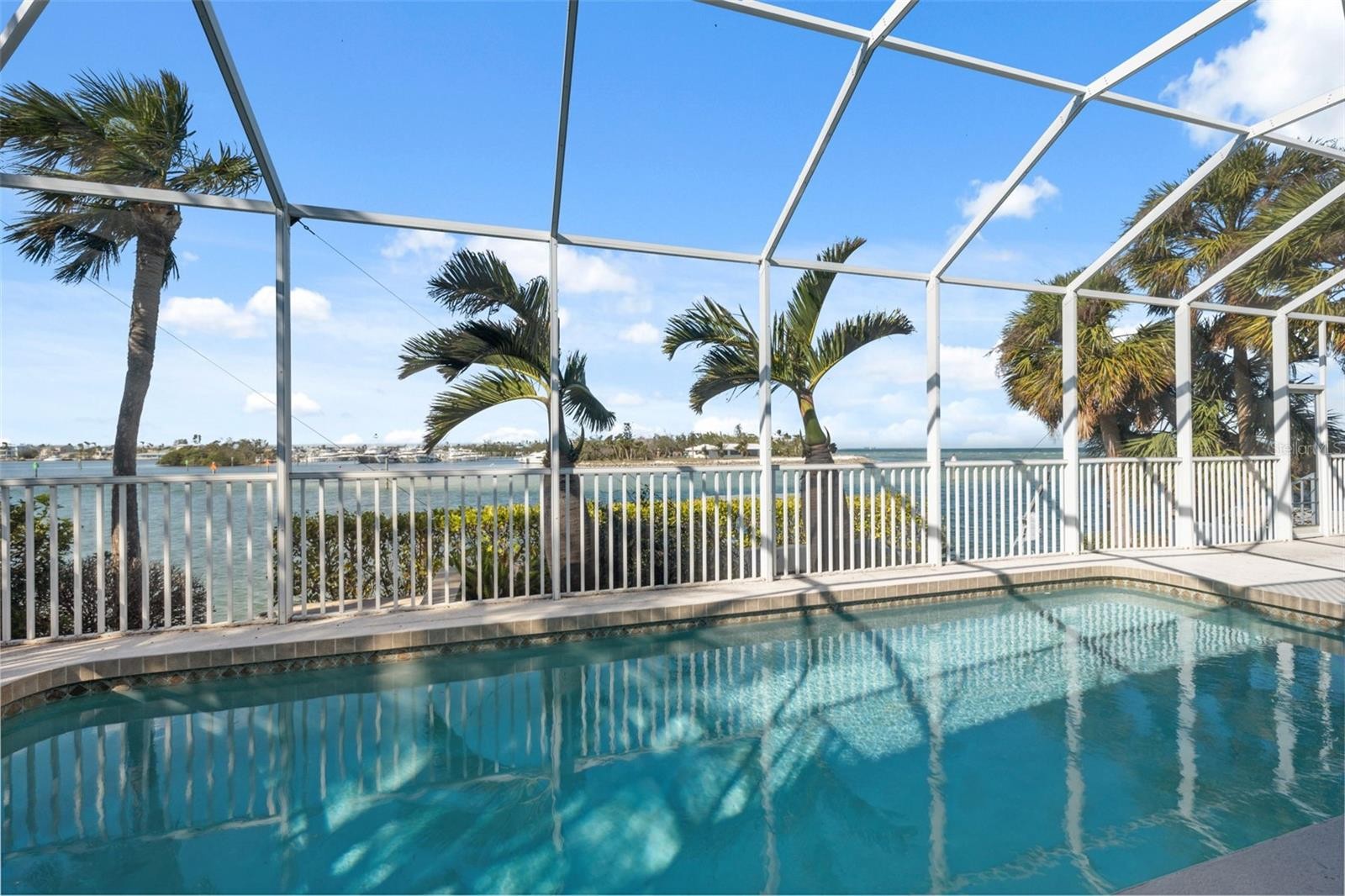 727 KEY ROYALE DR