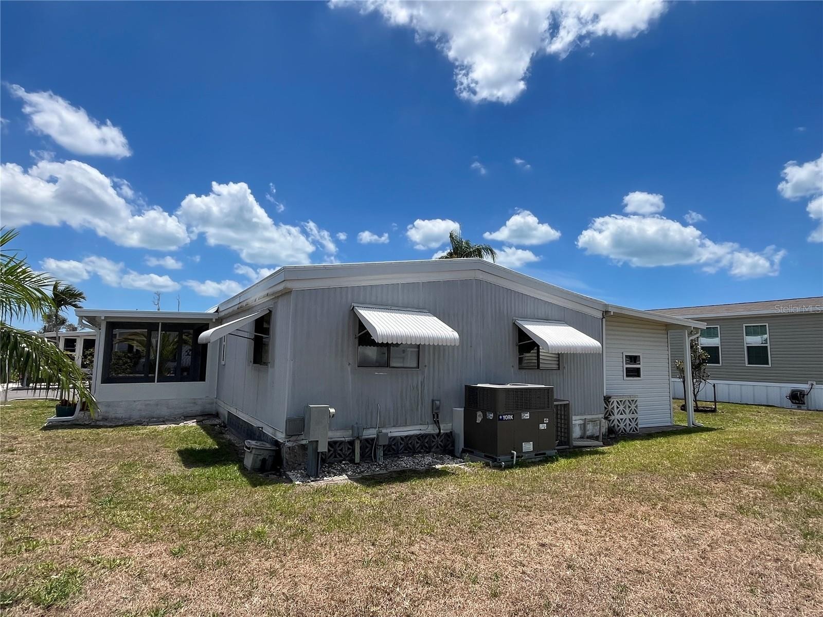 533 CERVINA DR S