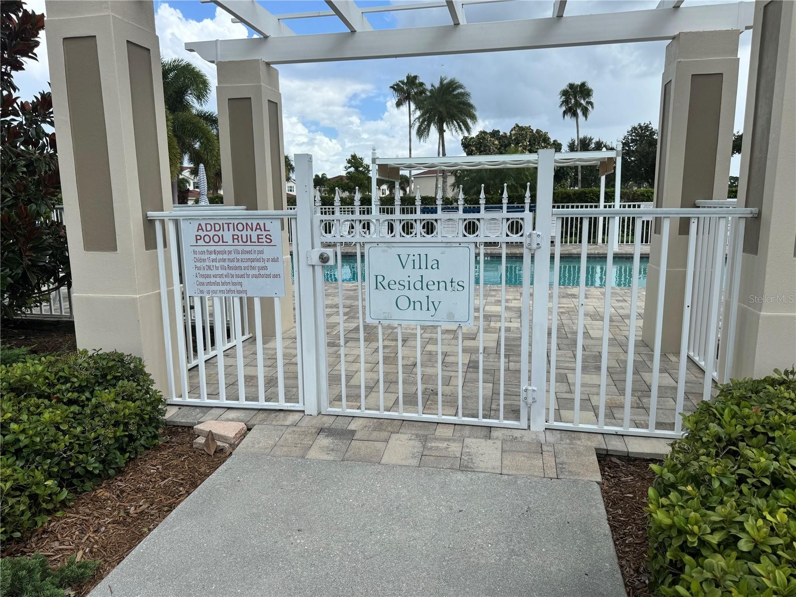 2427 MAGNOLIA CIR