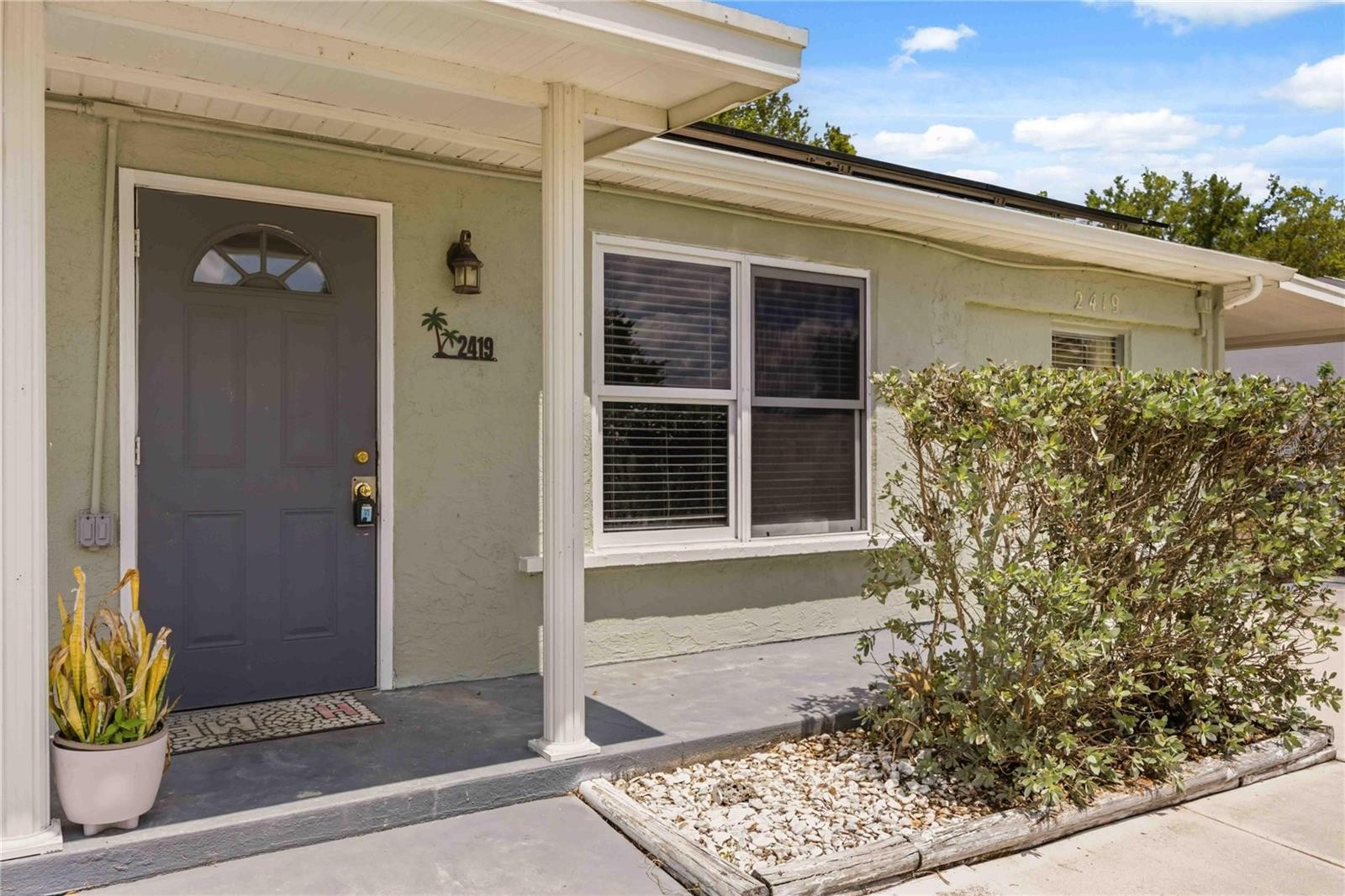 2419 ROXBURY CIR