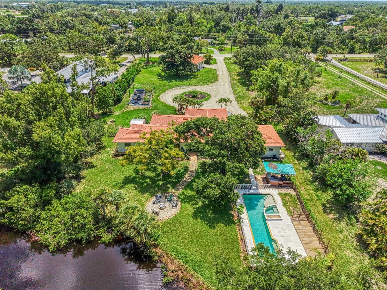140 S OXFORD DR