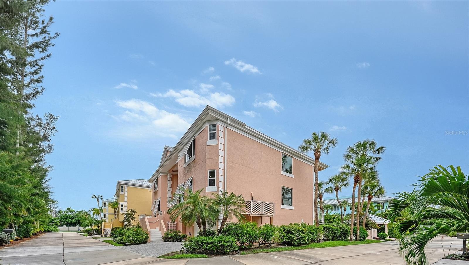 3942 HAMILTON CLUB CIR #13