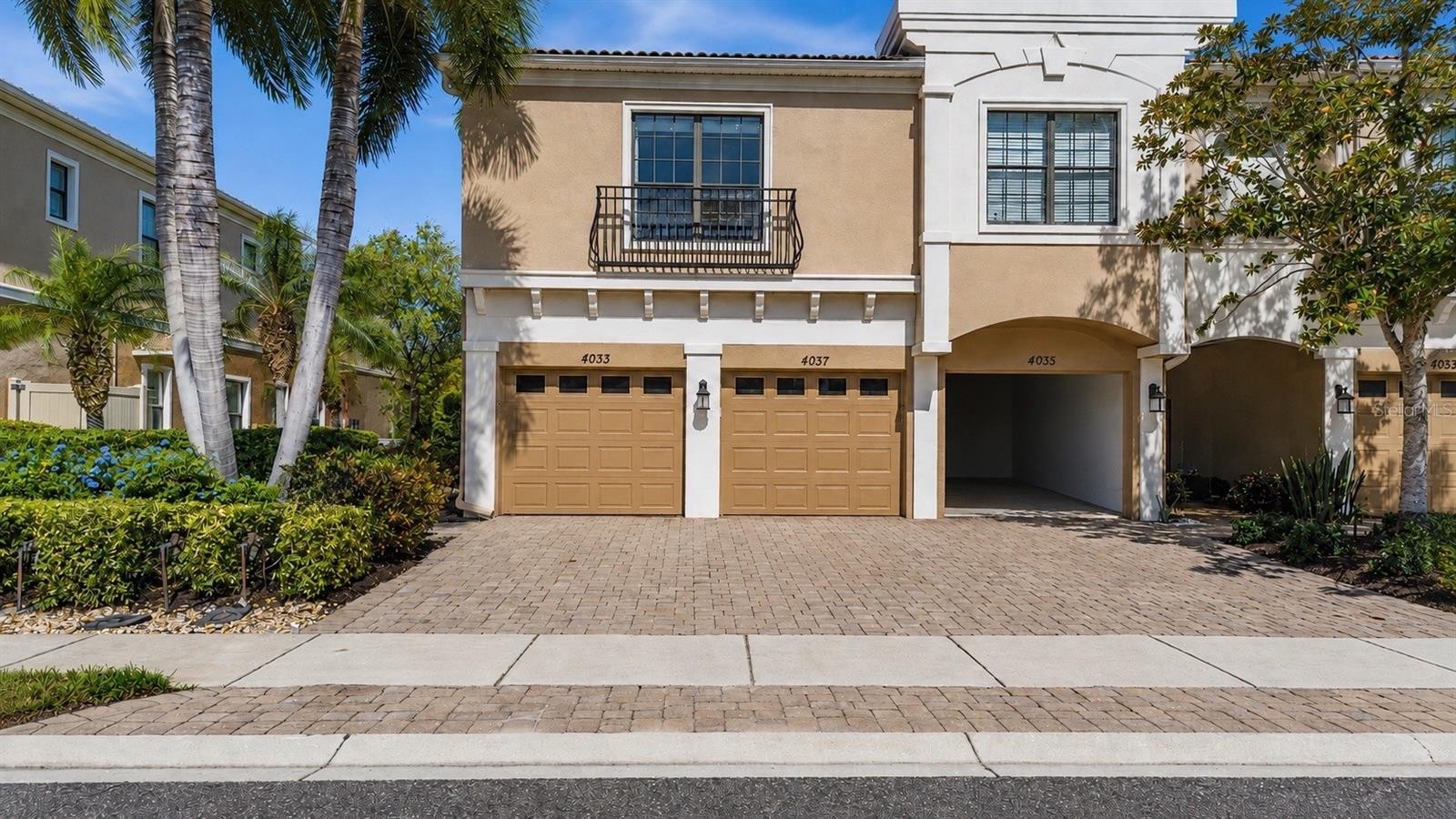 4033 OVERTURE CIR