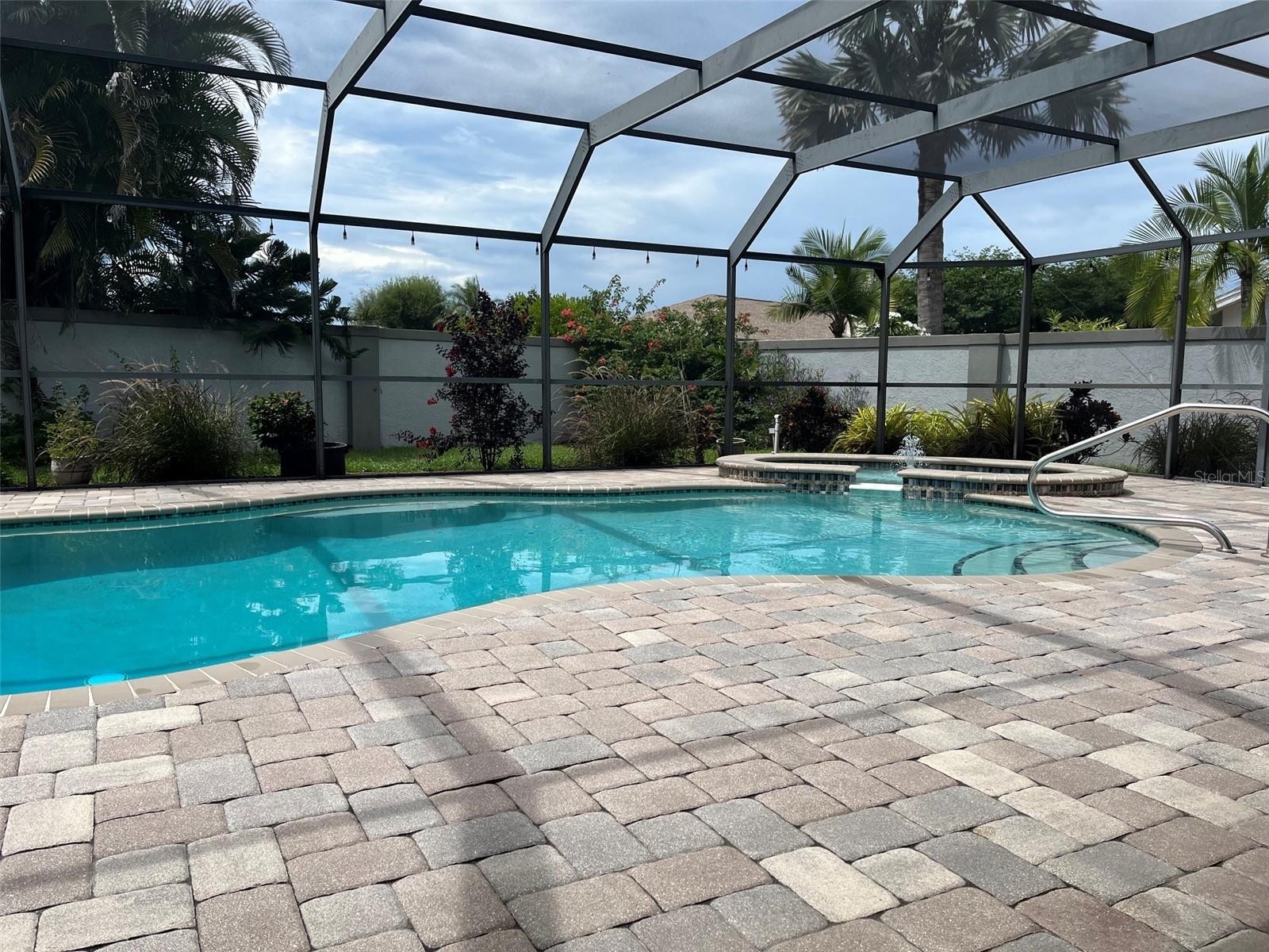 6993 COUNTRY LAKES CIR