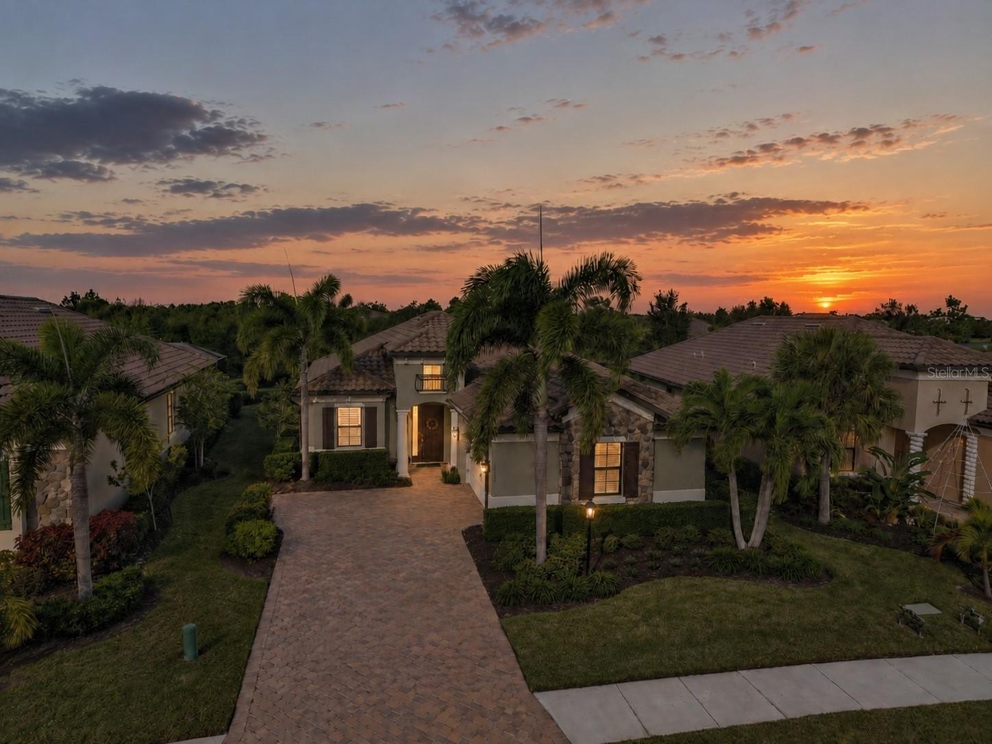 16422 HILLSIDE CIR