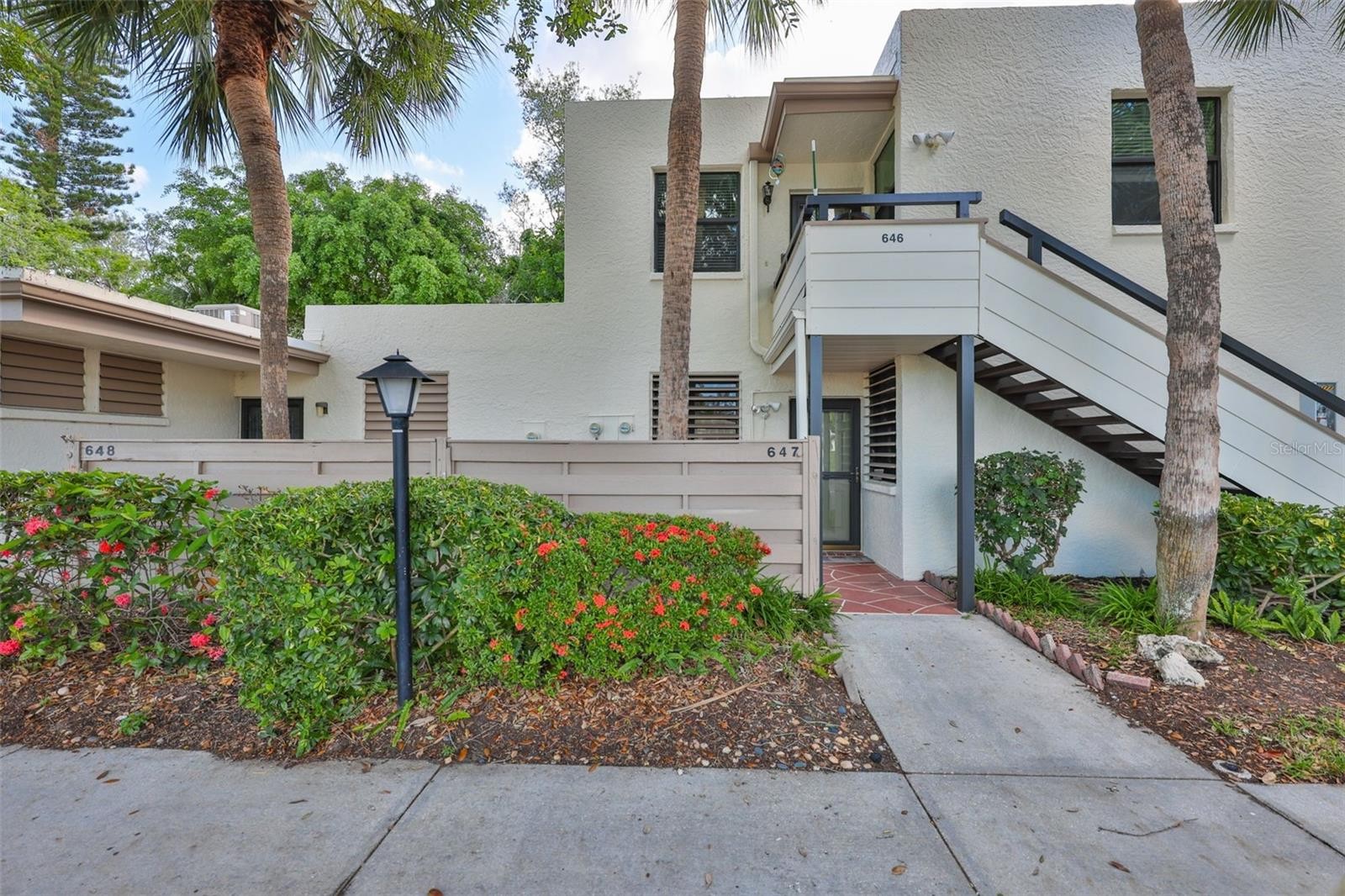 647 WOODLAWN DR #647