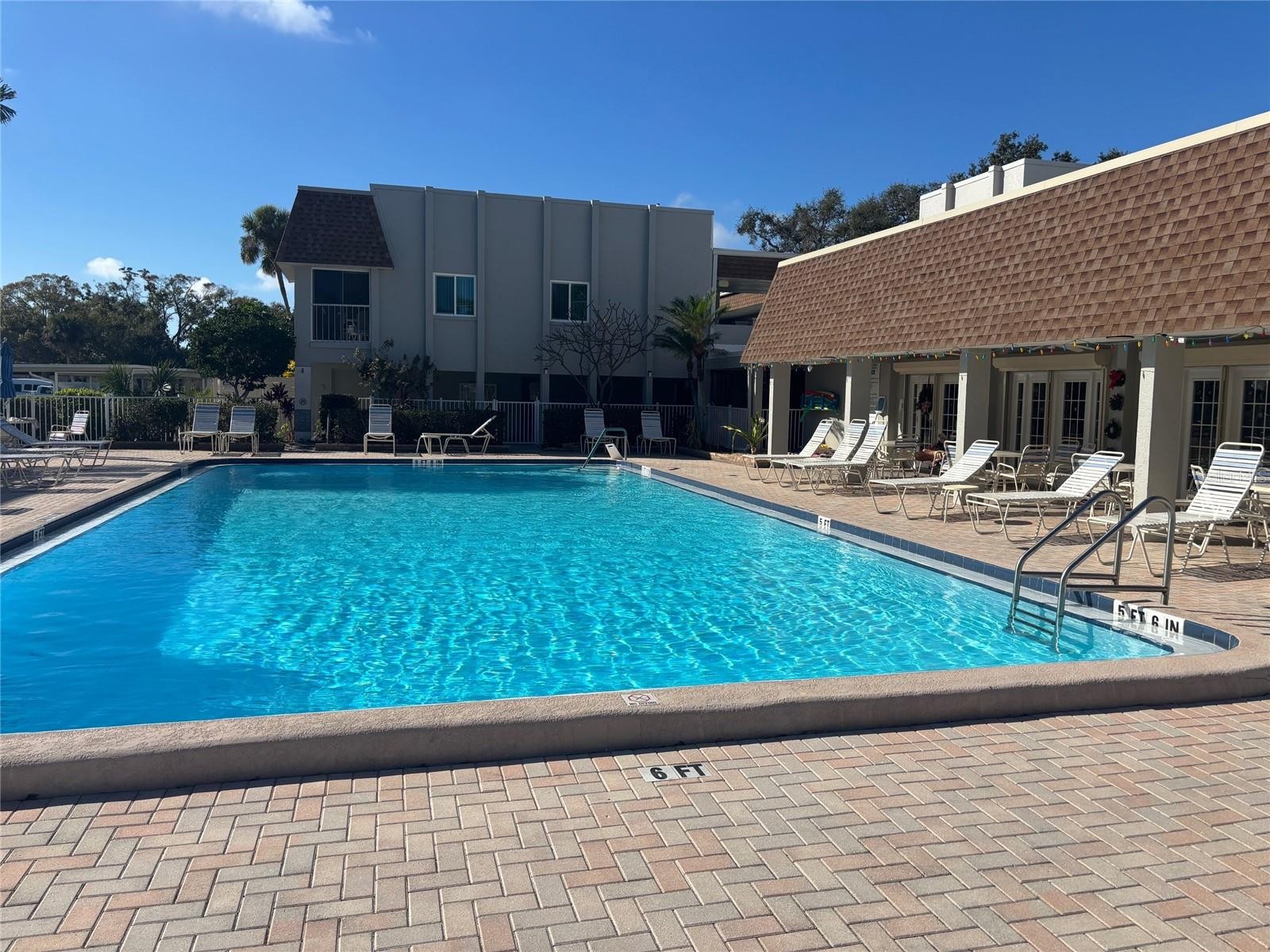 1540 GLEN OAKS DR E #B222