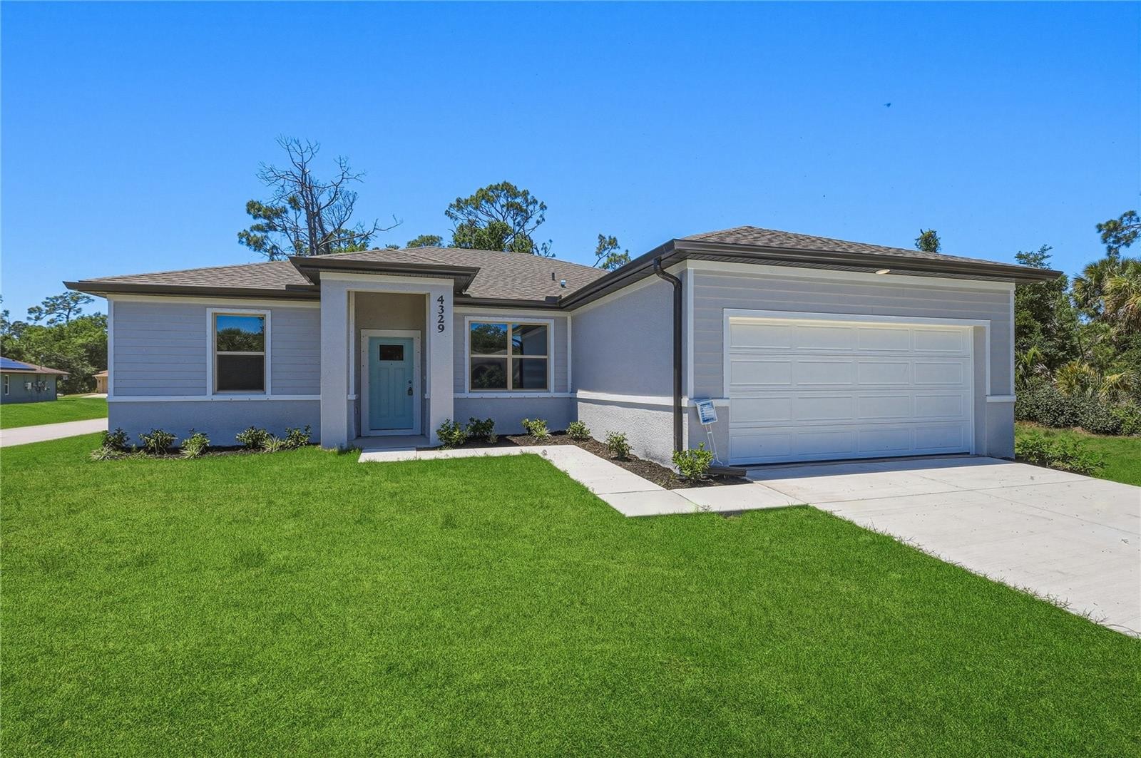 4329 N CHAMBERLAIN BLVD