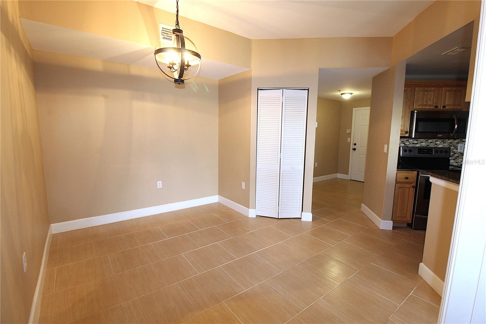 5459 BENTGRASS DR #204