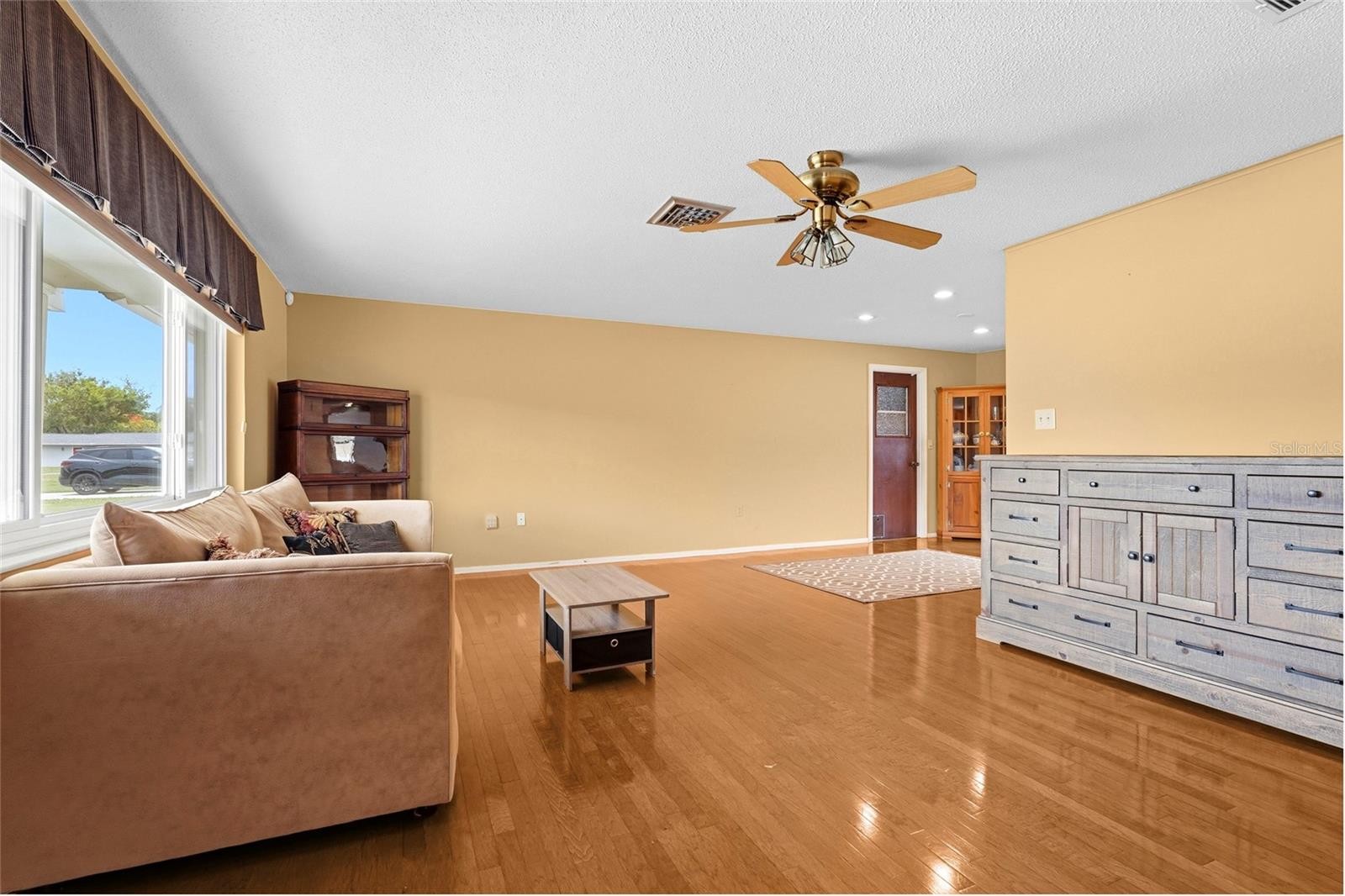1006 DE LEO DR