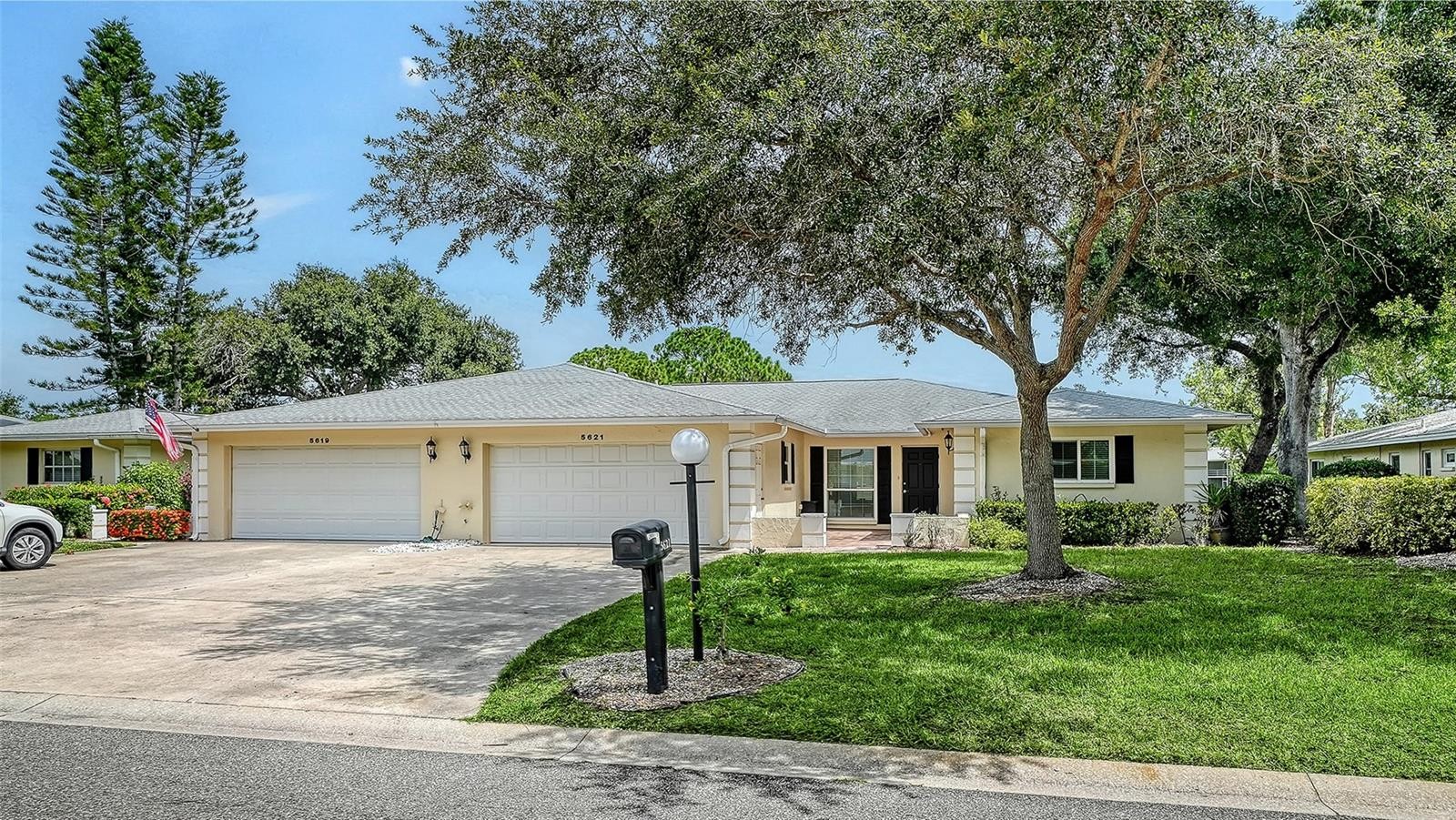 5621 PALM AIRE DR