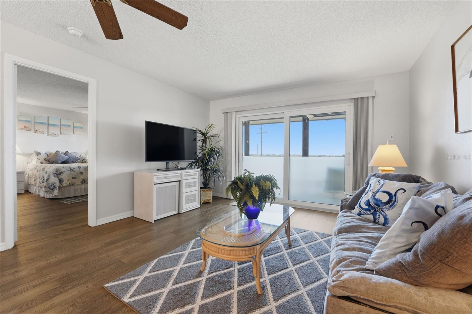 461 AIRPORT AVE E #106