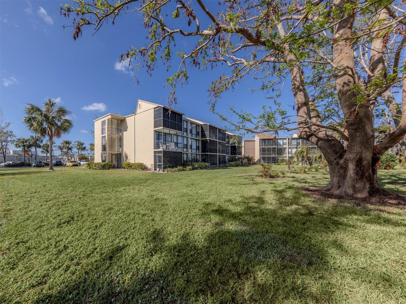 618 BIRD BAY DR S #216