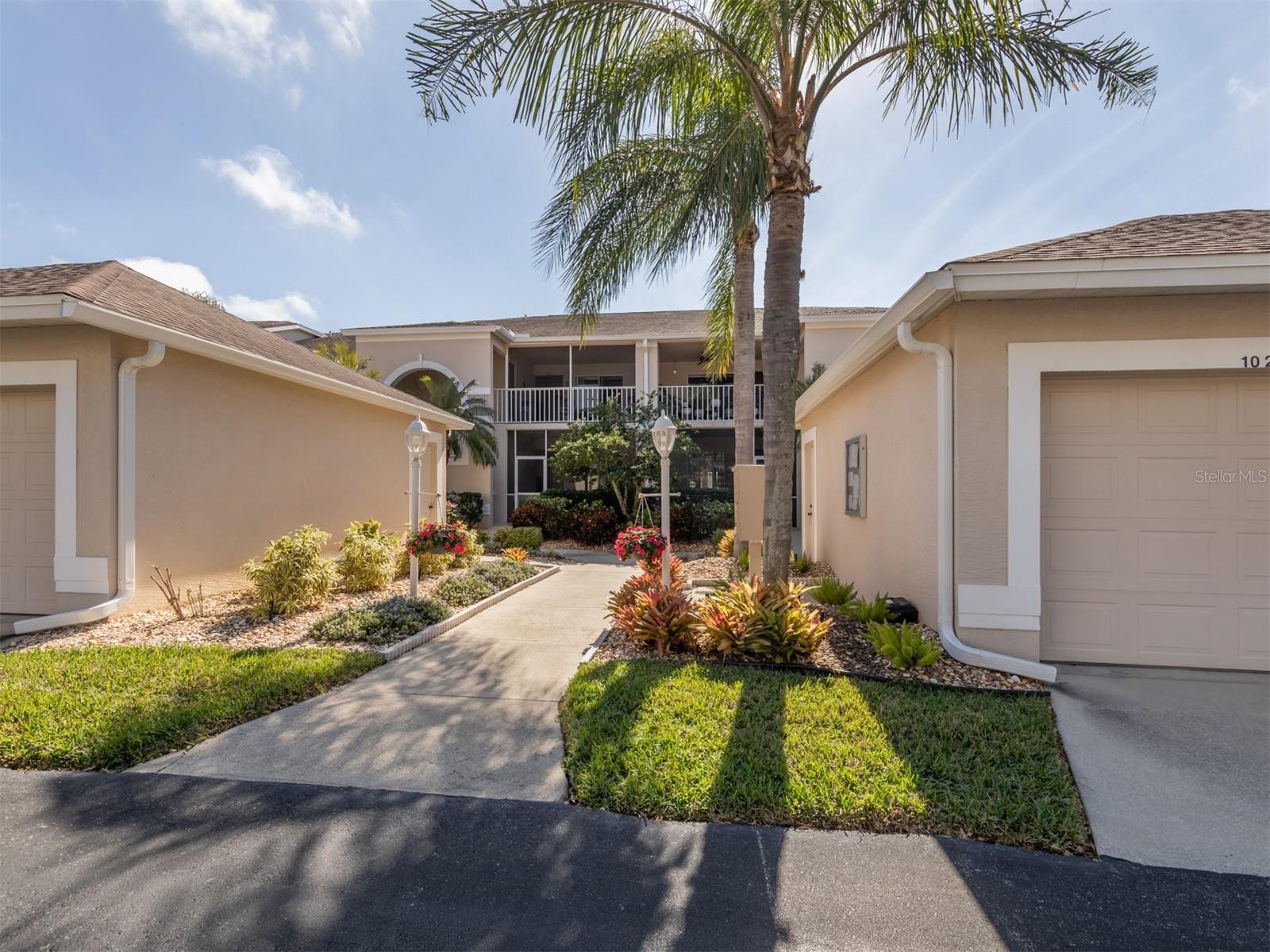9621 CASTLE POINT DR #1015
