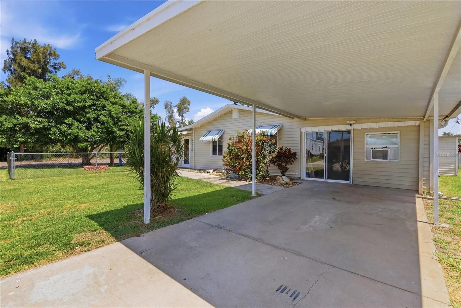 1111 51ST AVE W