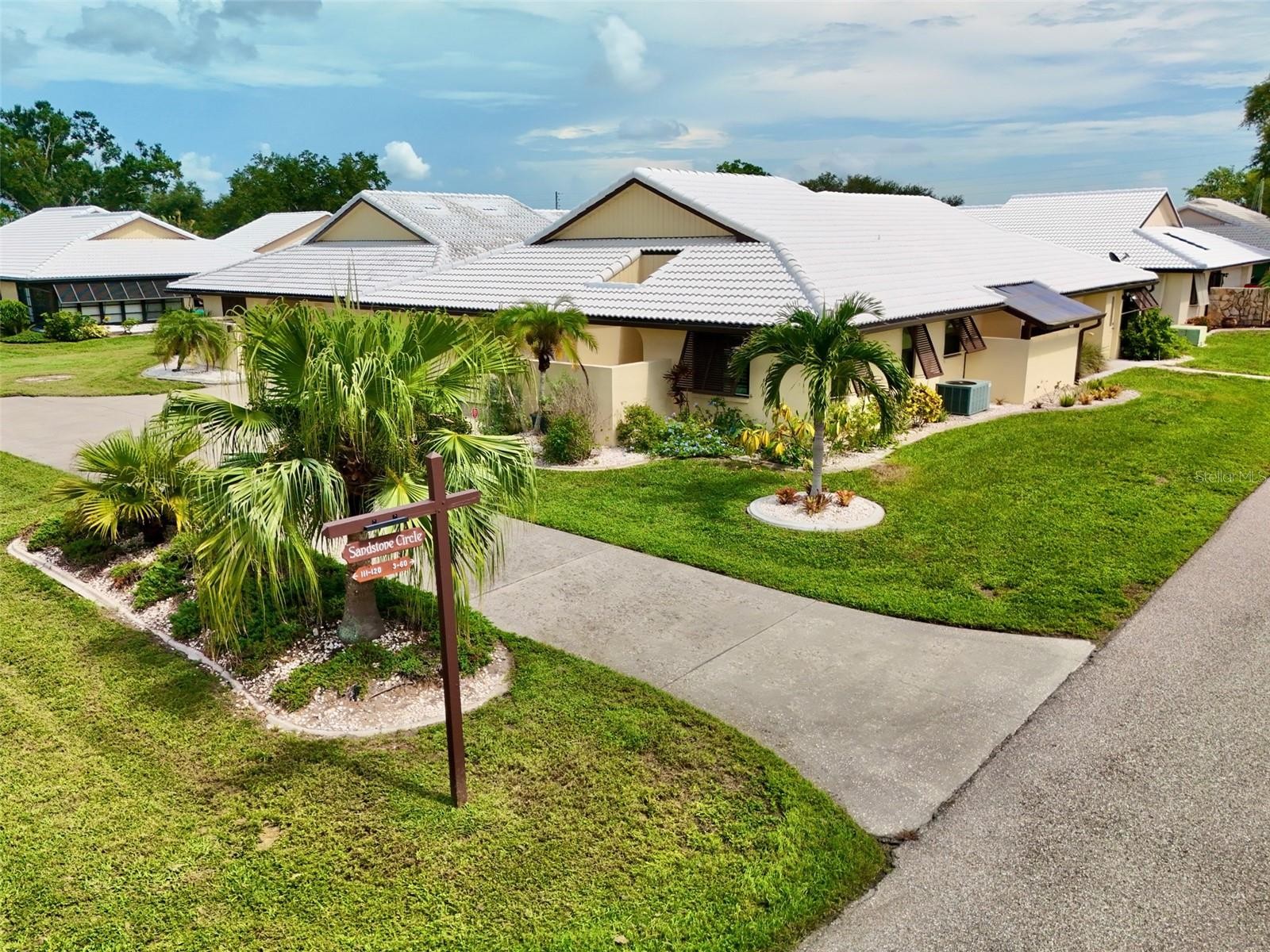 44 SANDSTONE CIR