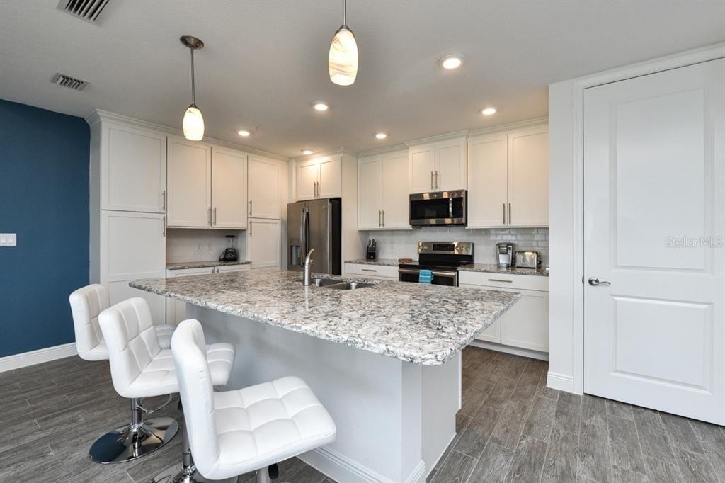 384 ARUBA CIR #201