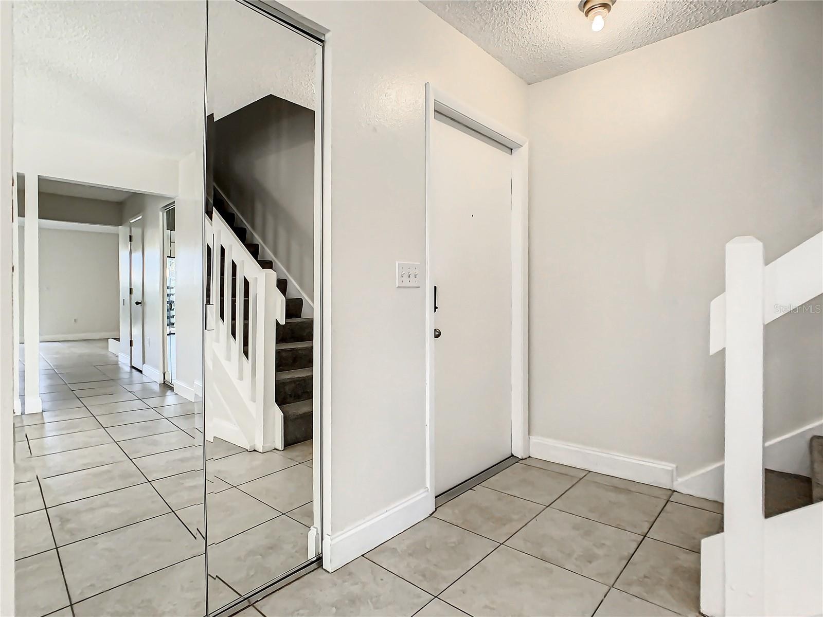 955 SUNRIDGE DR #102