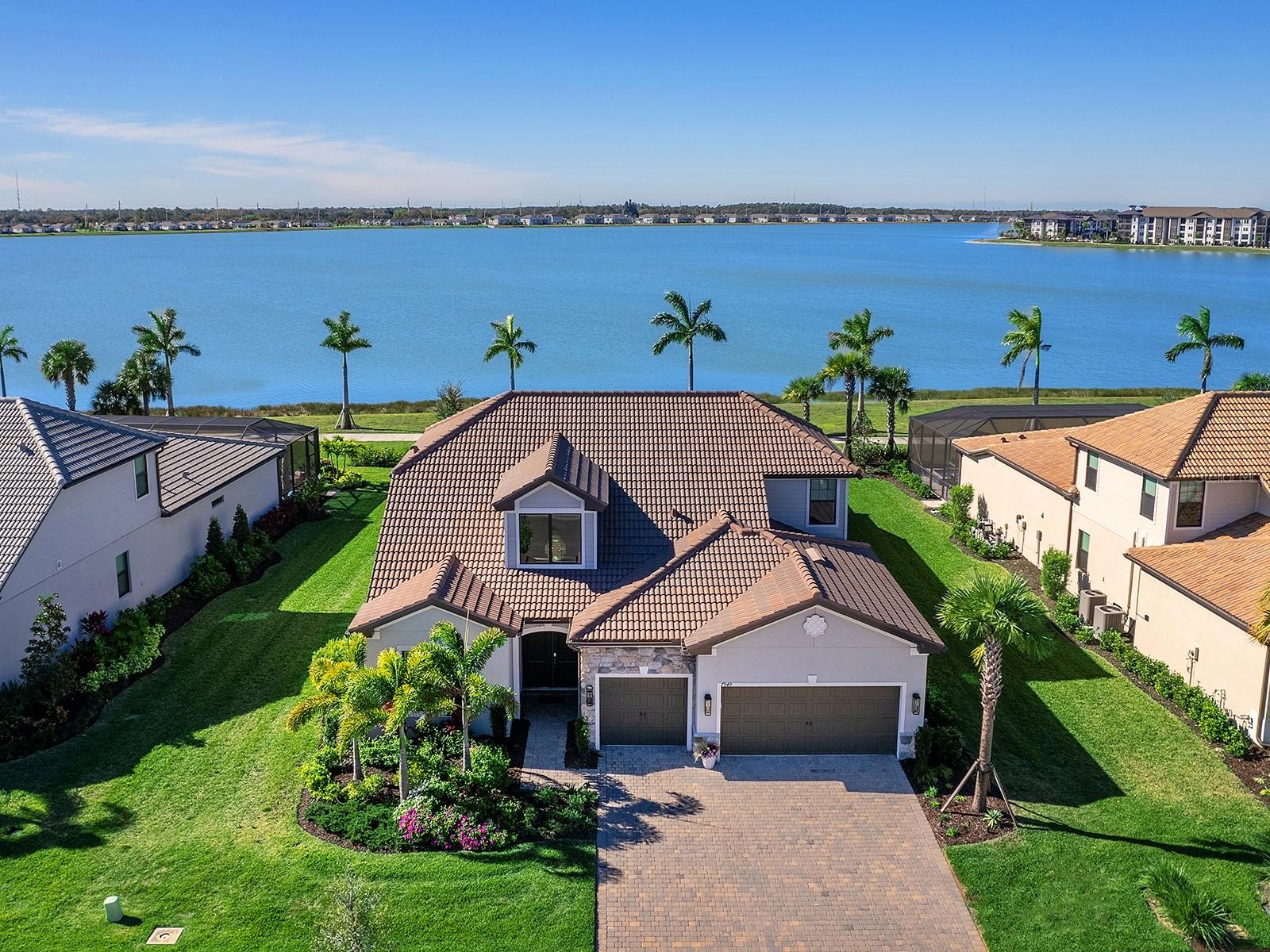 7949 SUNSET PINES DR