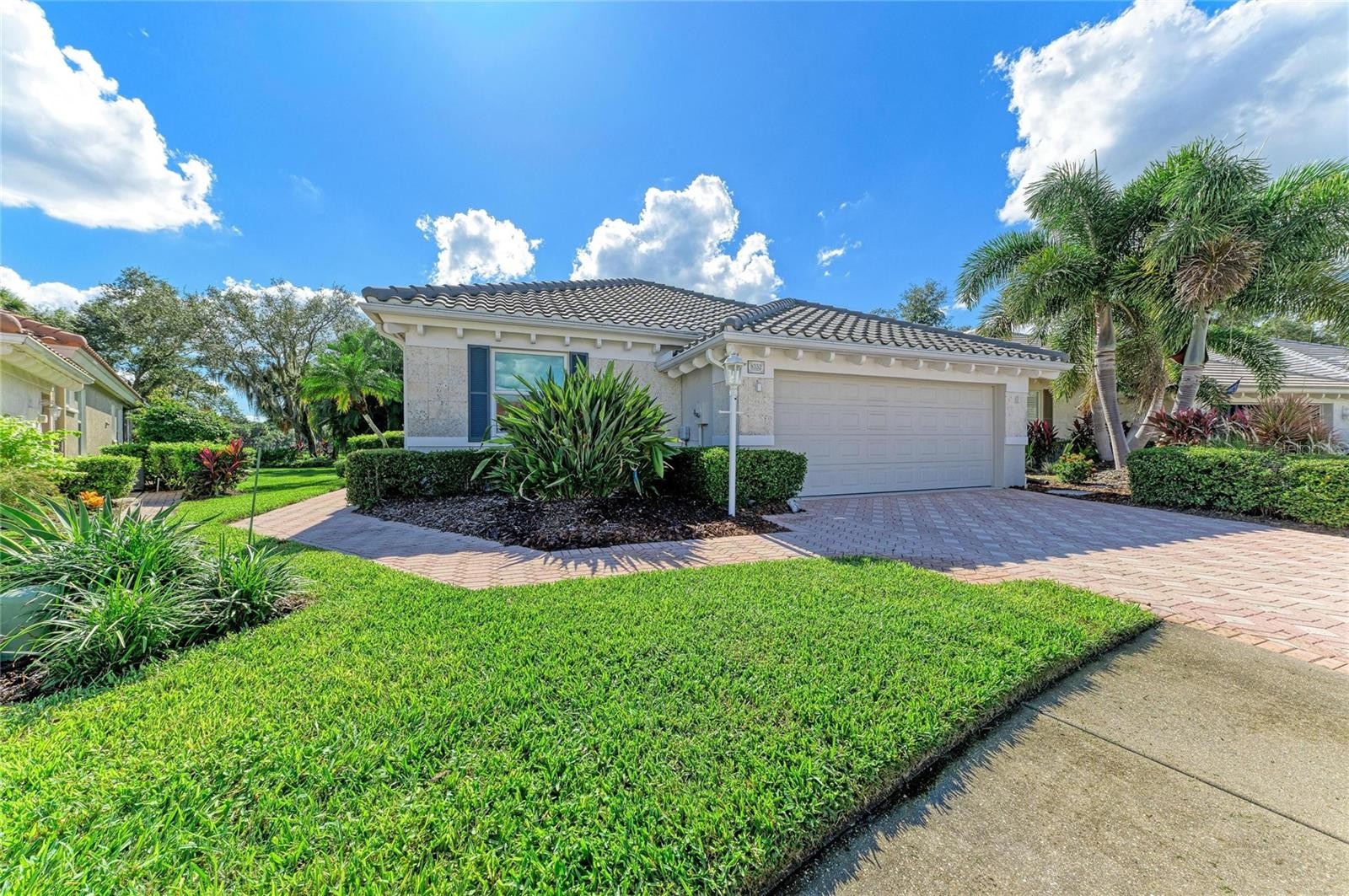 8352 CANARY PALM CT