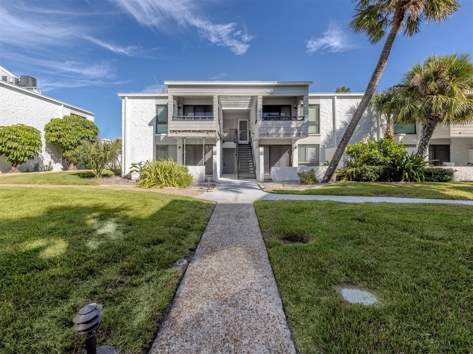 1555 TARPON CENTER DR #140