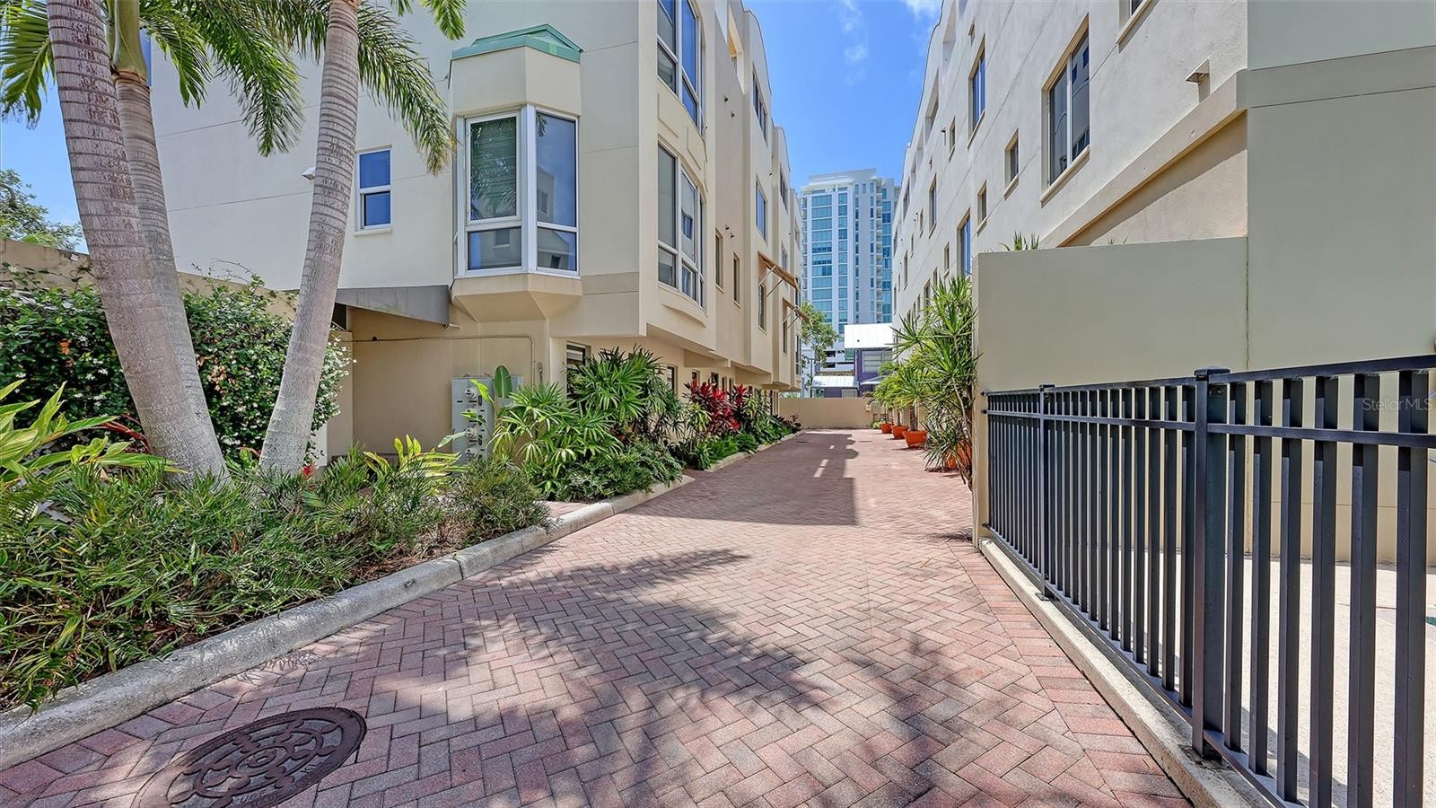 235 COCOANUT AVE #128E
