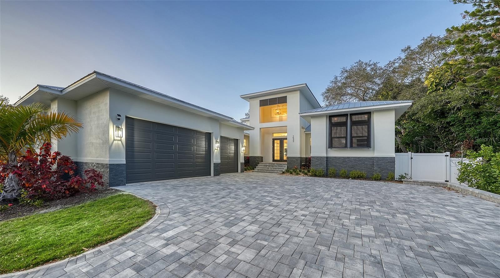 1537 SIESTA DR