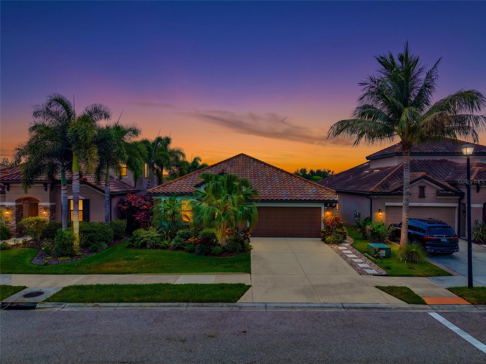 5587 FOXTAIL PALM LN