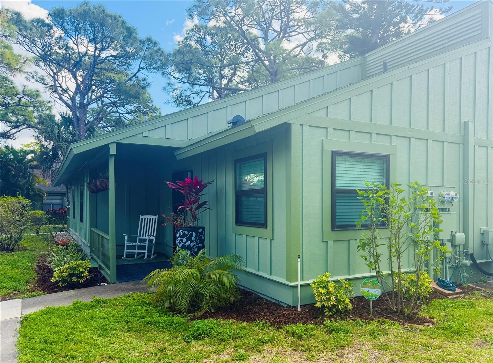 5061 BARRINGTON CIR #1302